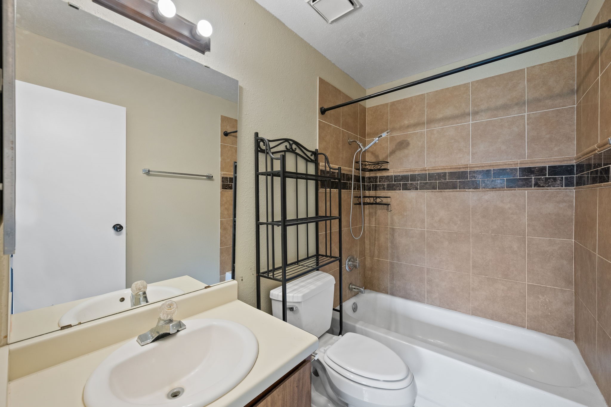 20023 Bambiwoods Drive Property Photo 16