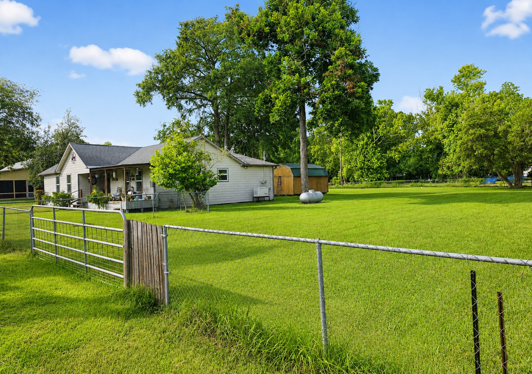 150 County Road 2359 Property Photo 7