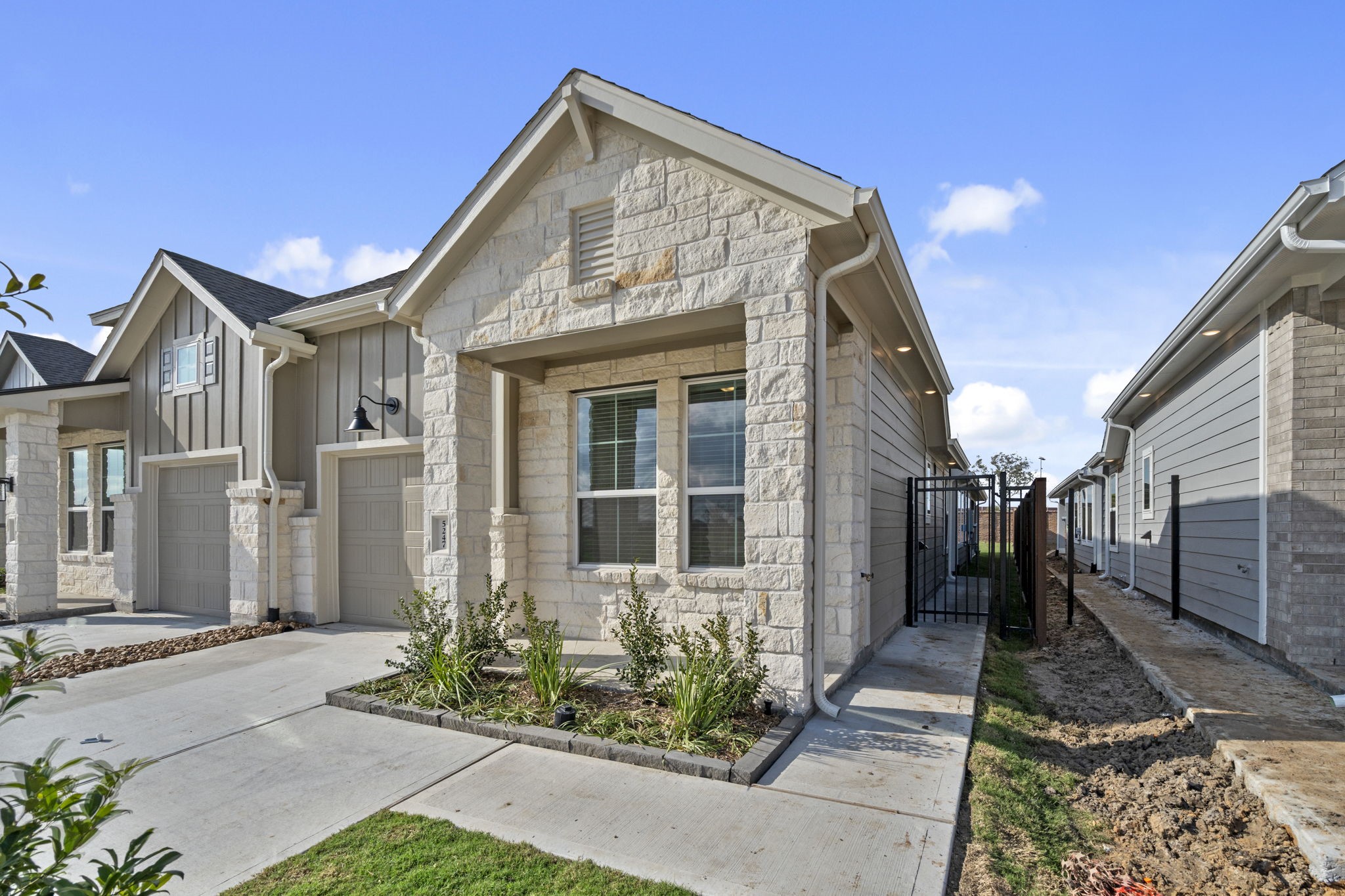9803 Galaxy Drive Property Photo 2
