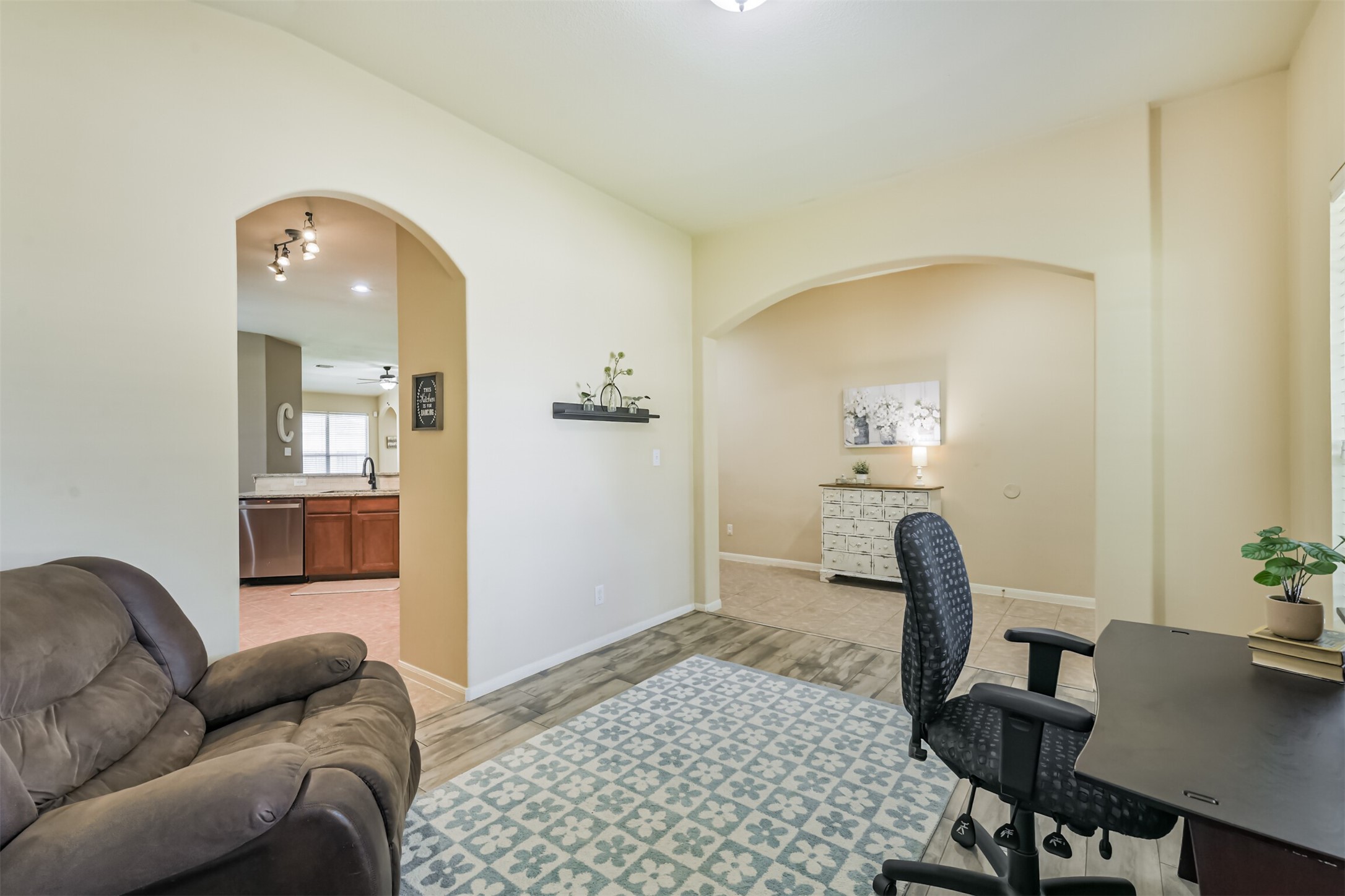 16103 Spur Canyon Court Property Photo 5