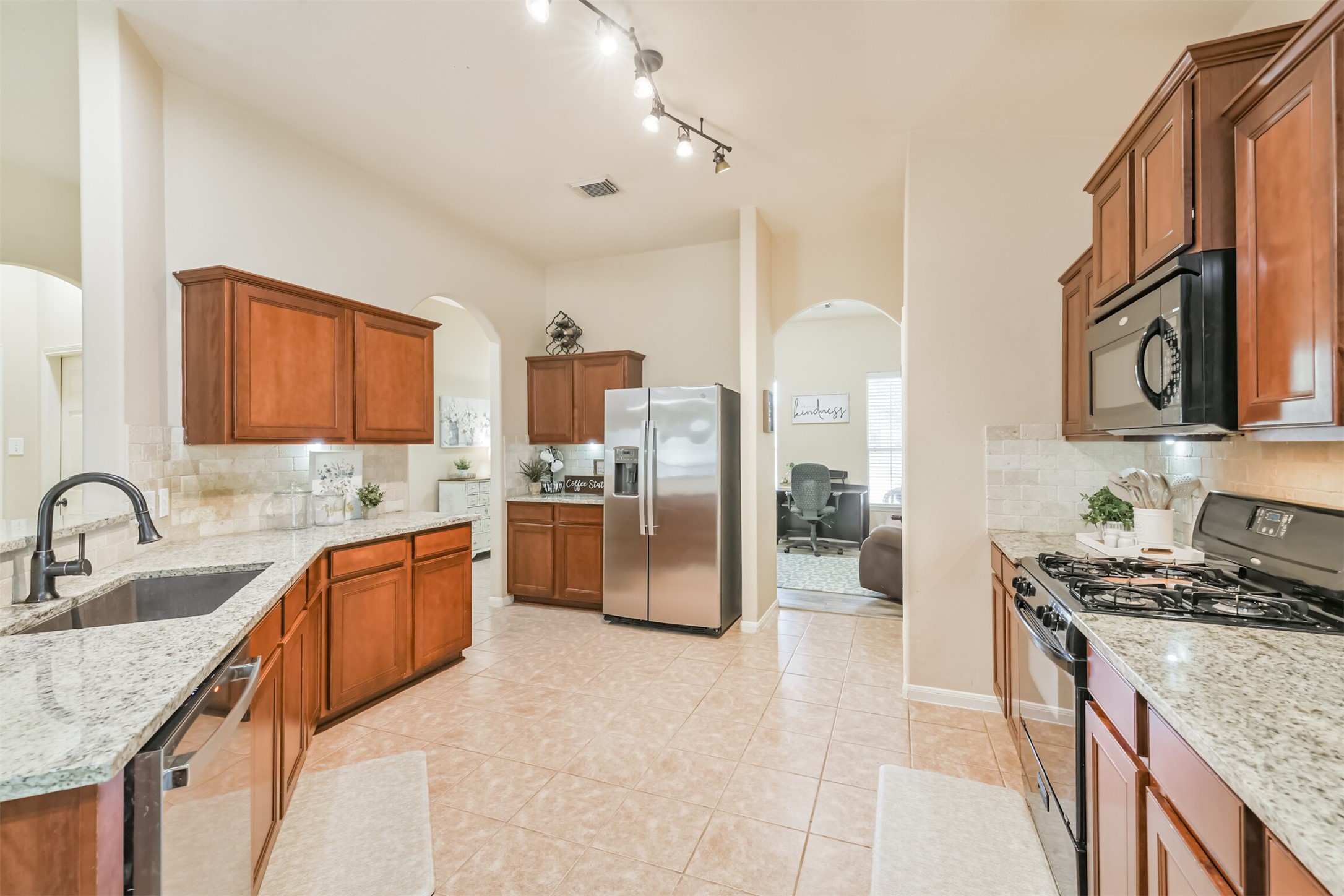 16103 Spur Canyon Court Property Photo 9