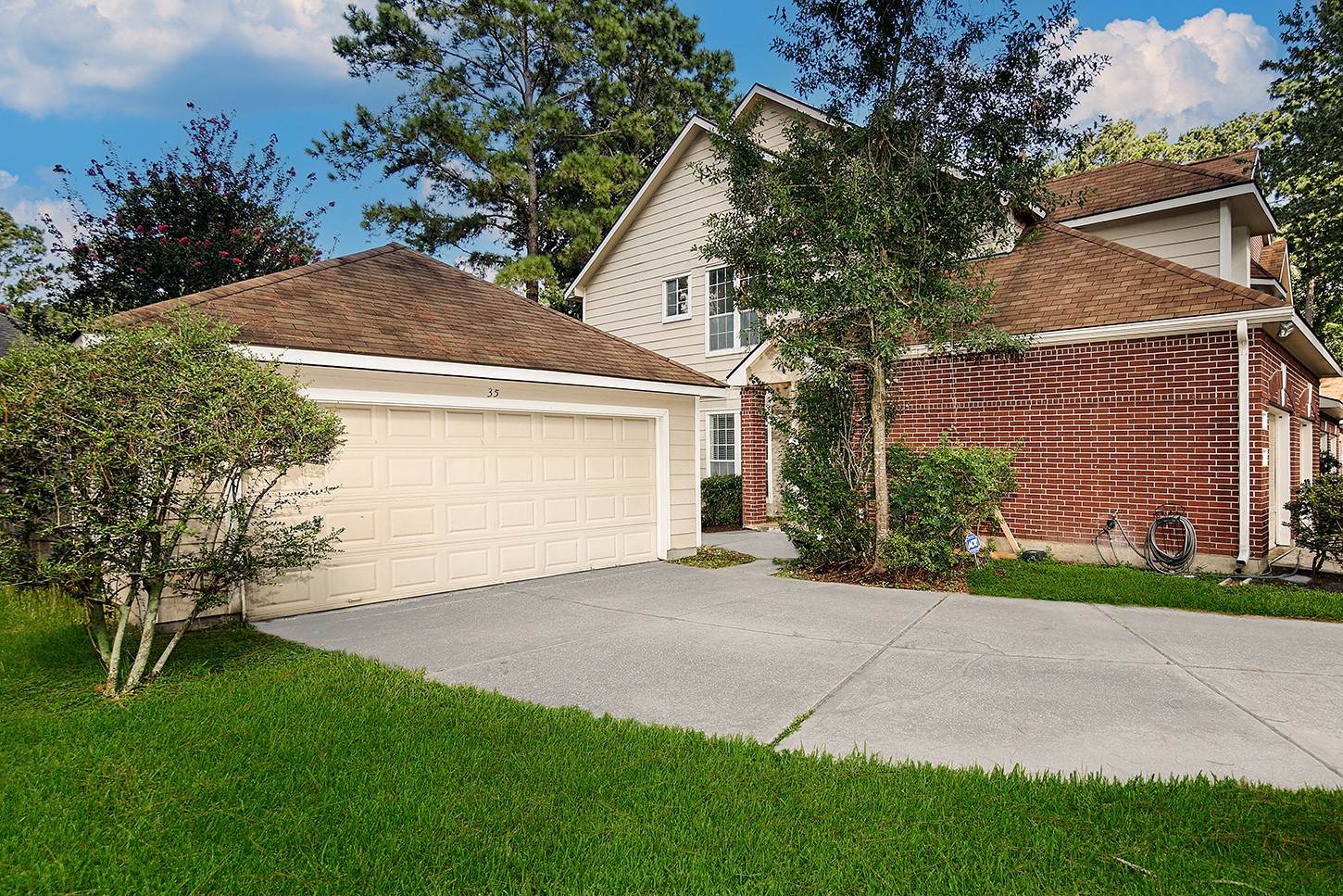 35 S Avonlea Circle Property Photo 1