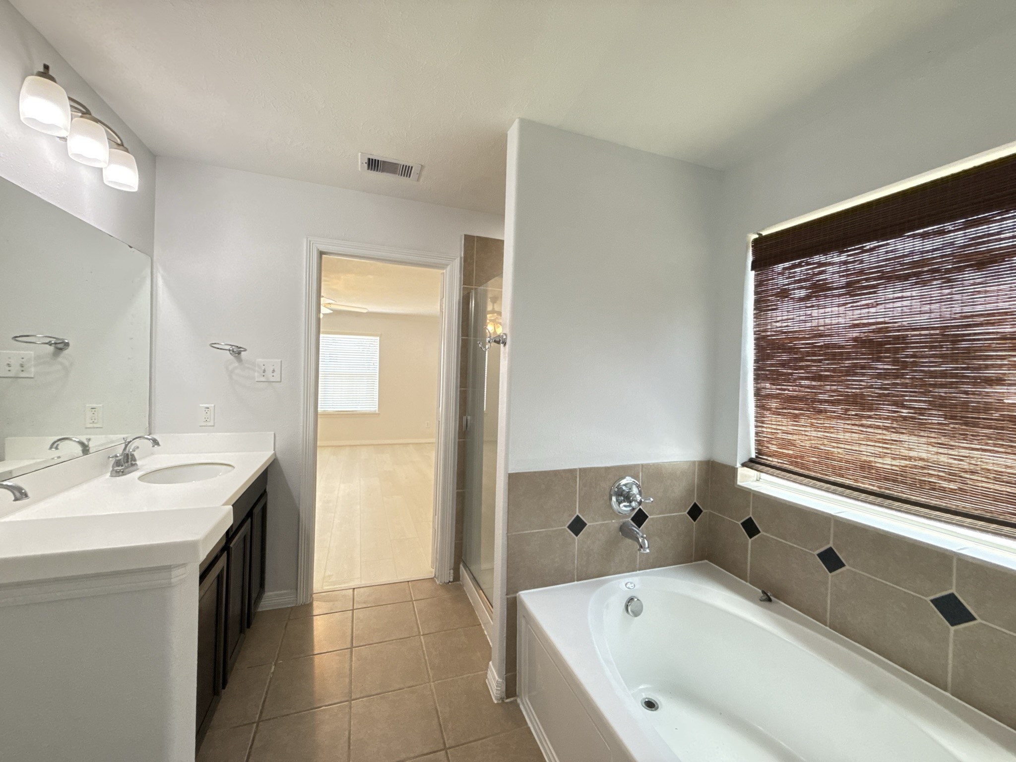 4127 Longmont Hills Property Photo 12