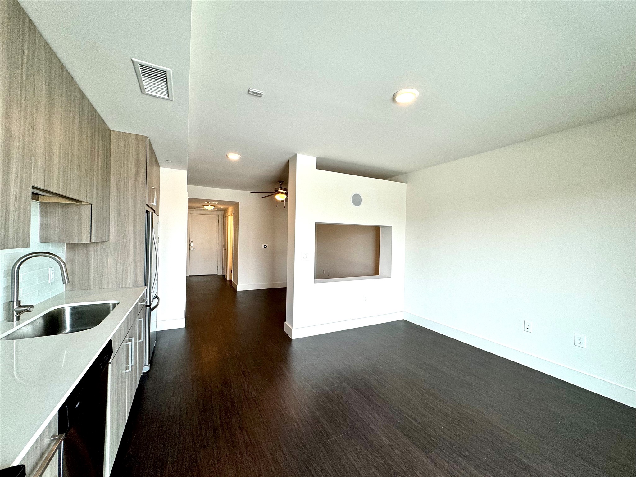 3120 Smith Street 407 Property Photo 4