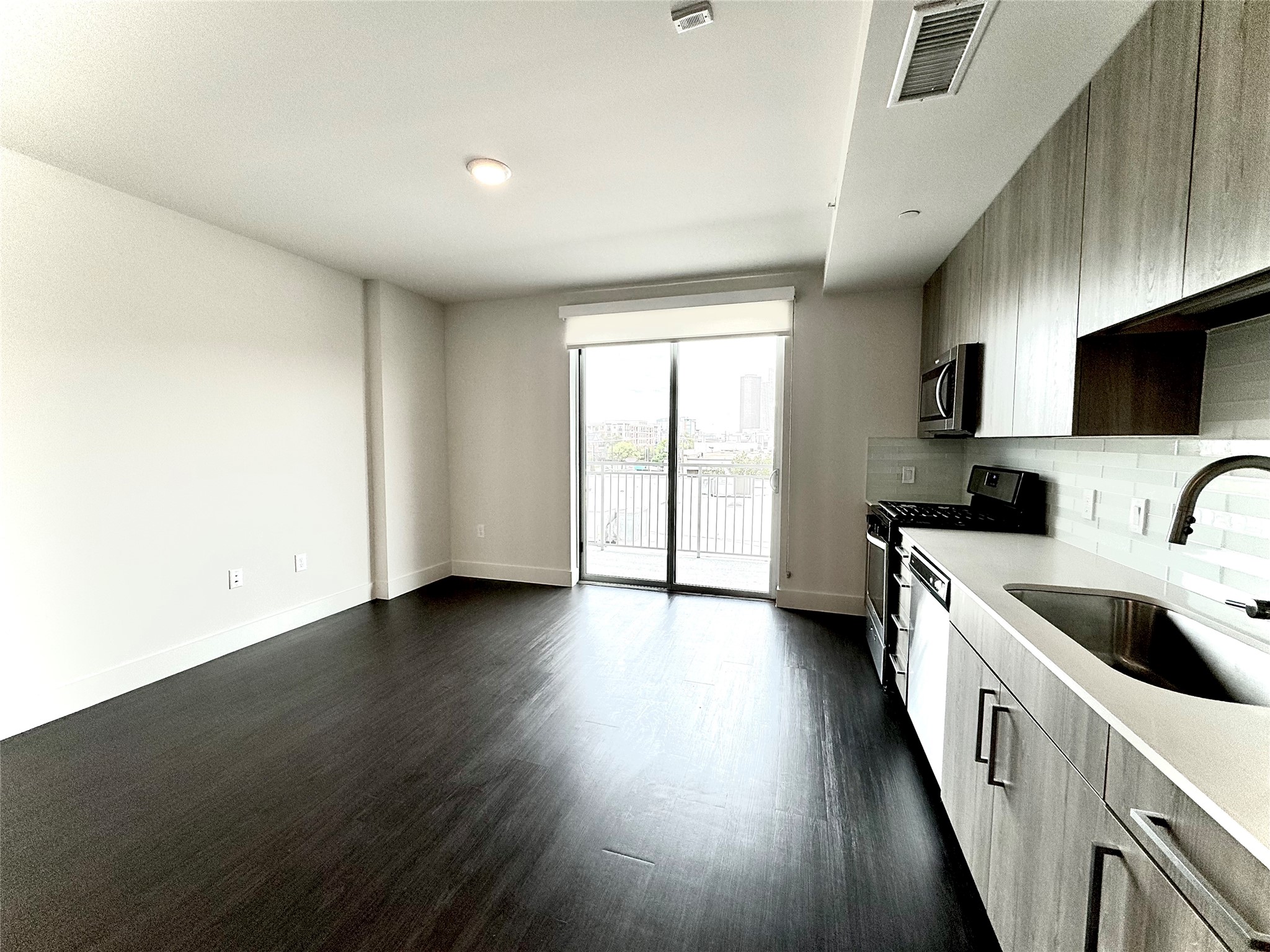 3120 Smith Street 407 Property Photo 6