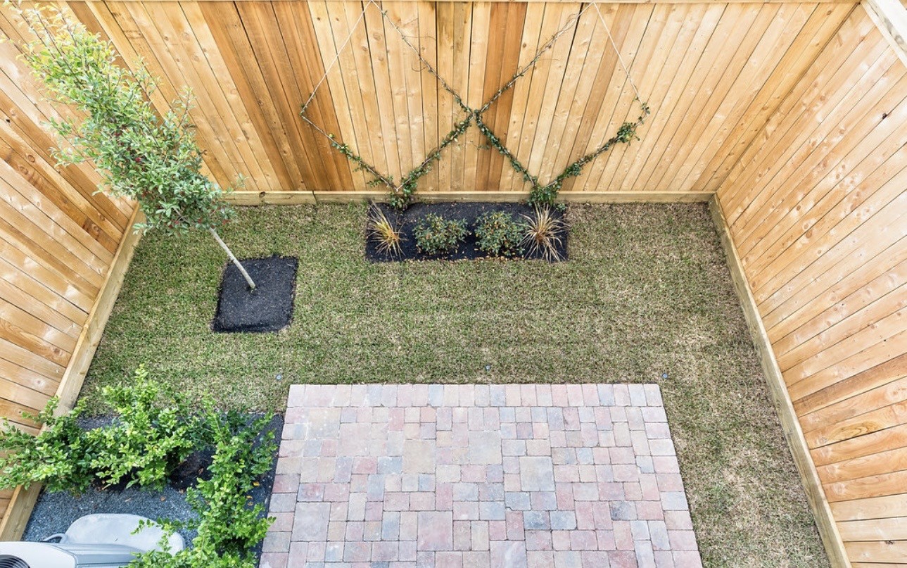 2722 Maxroy Street Property Photo 3