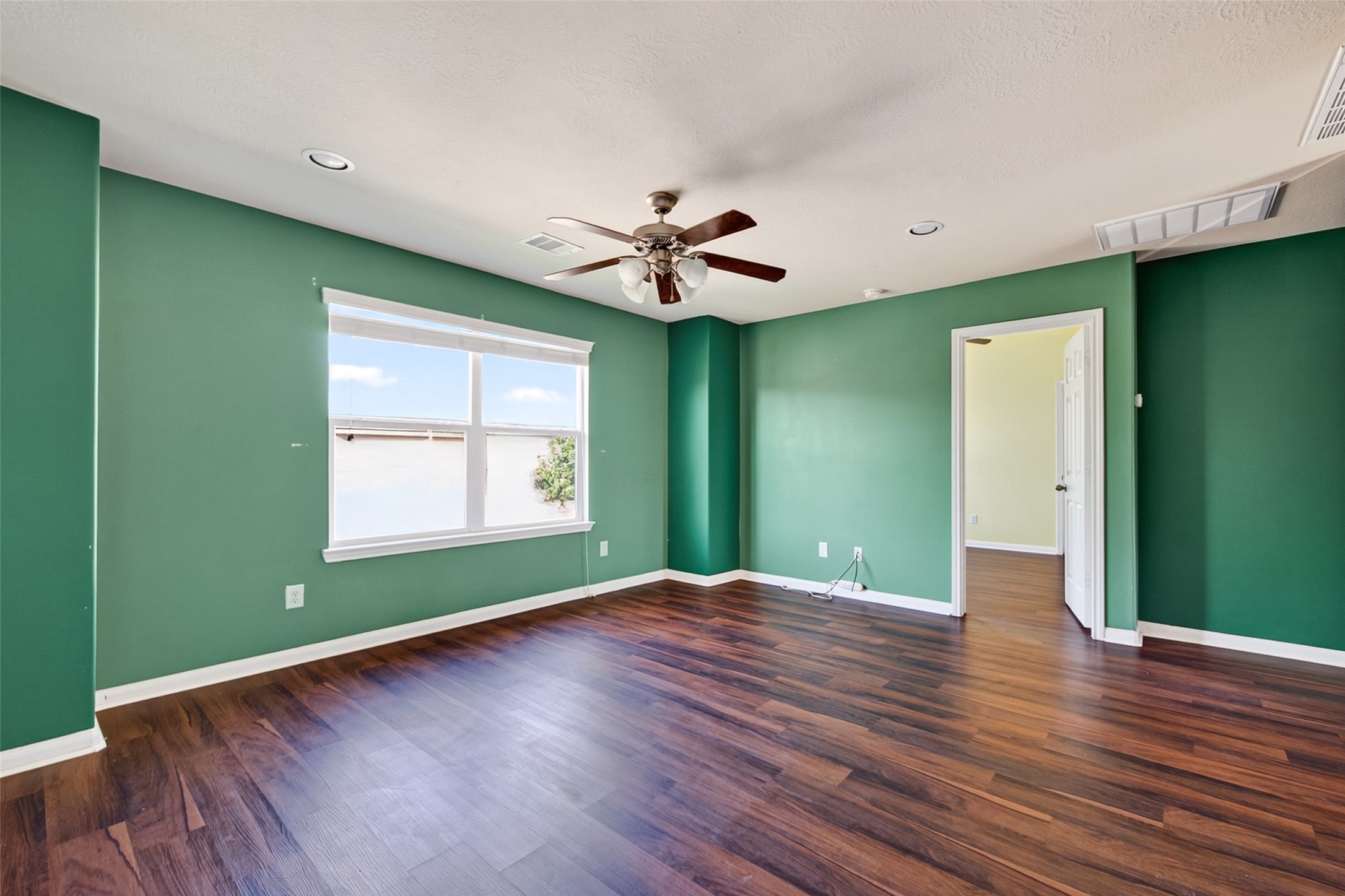 24511 Kestrel View Property Photo 16