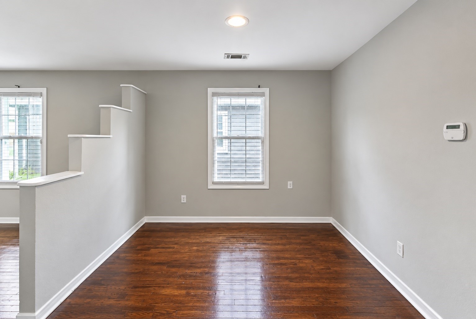 3014 Cortlandt Street Property Photo 5