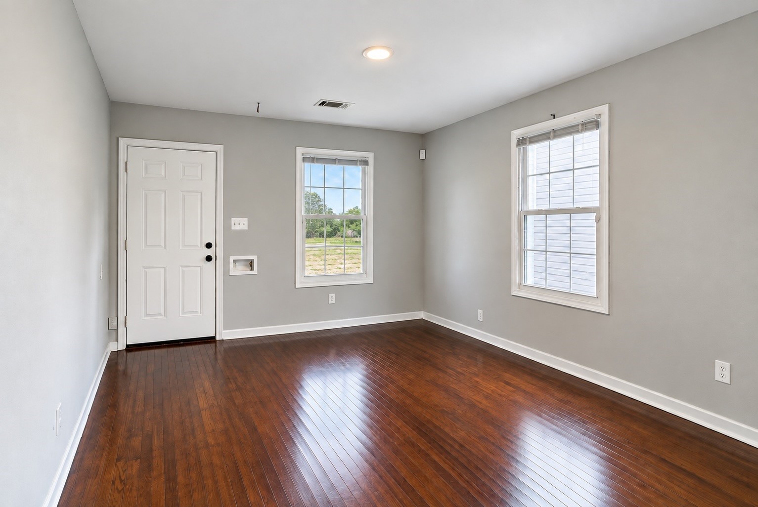 3014 Cortlandt Street Property Photo 8