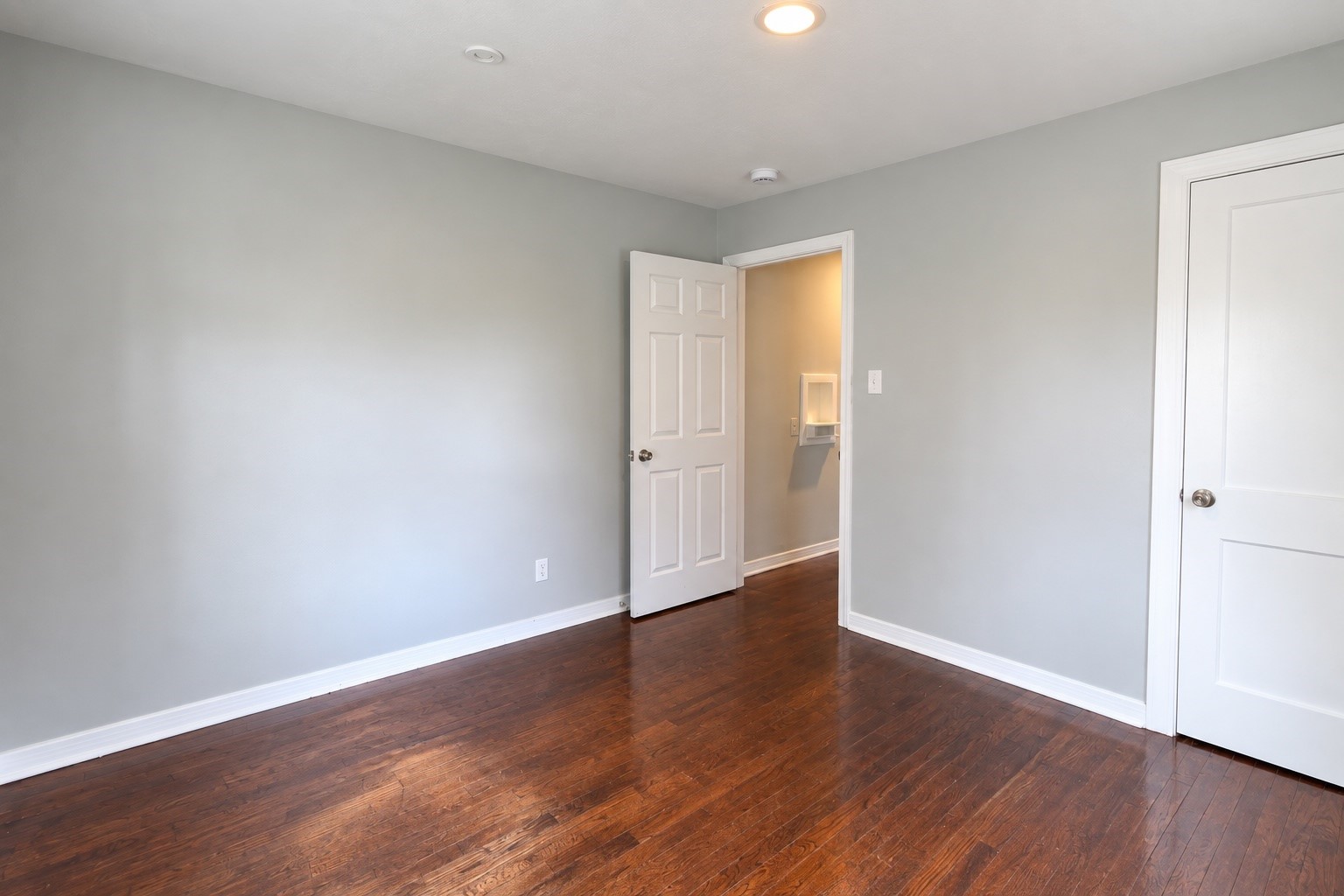 3014 Cortlandt Street Property Photo 11