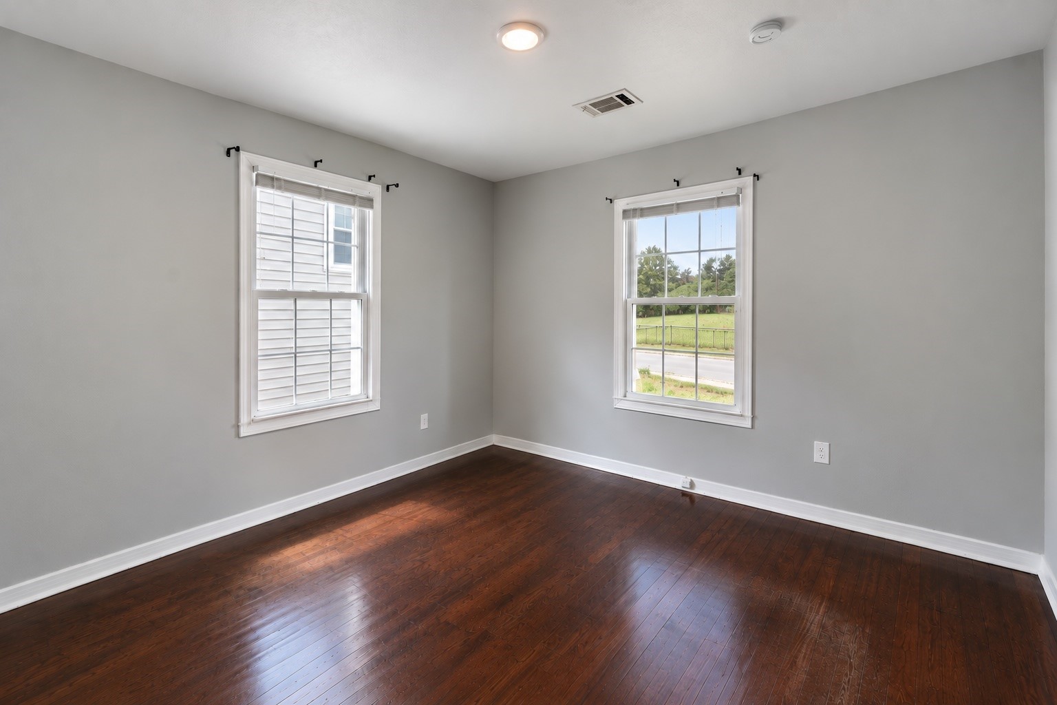 3014 Cortlandt Street Property Photo 14