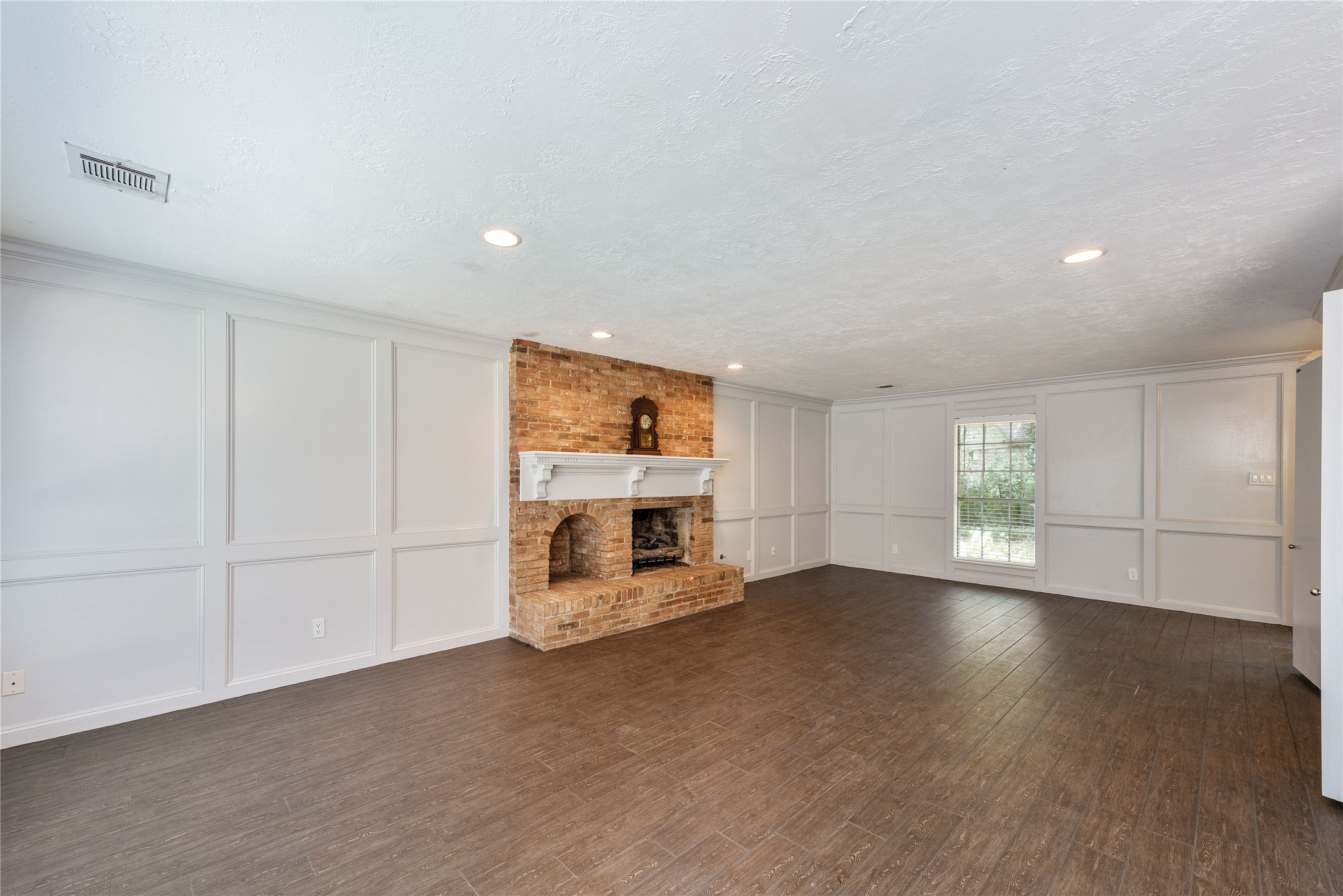 2824 S Logrun Circle Property Photo 5