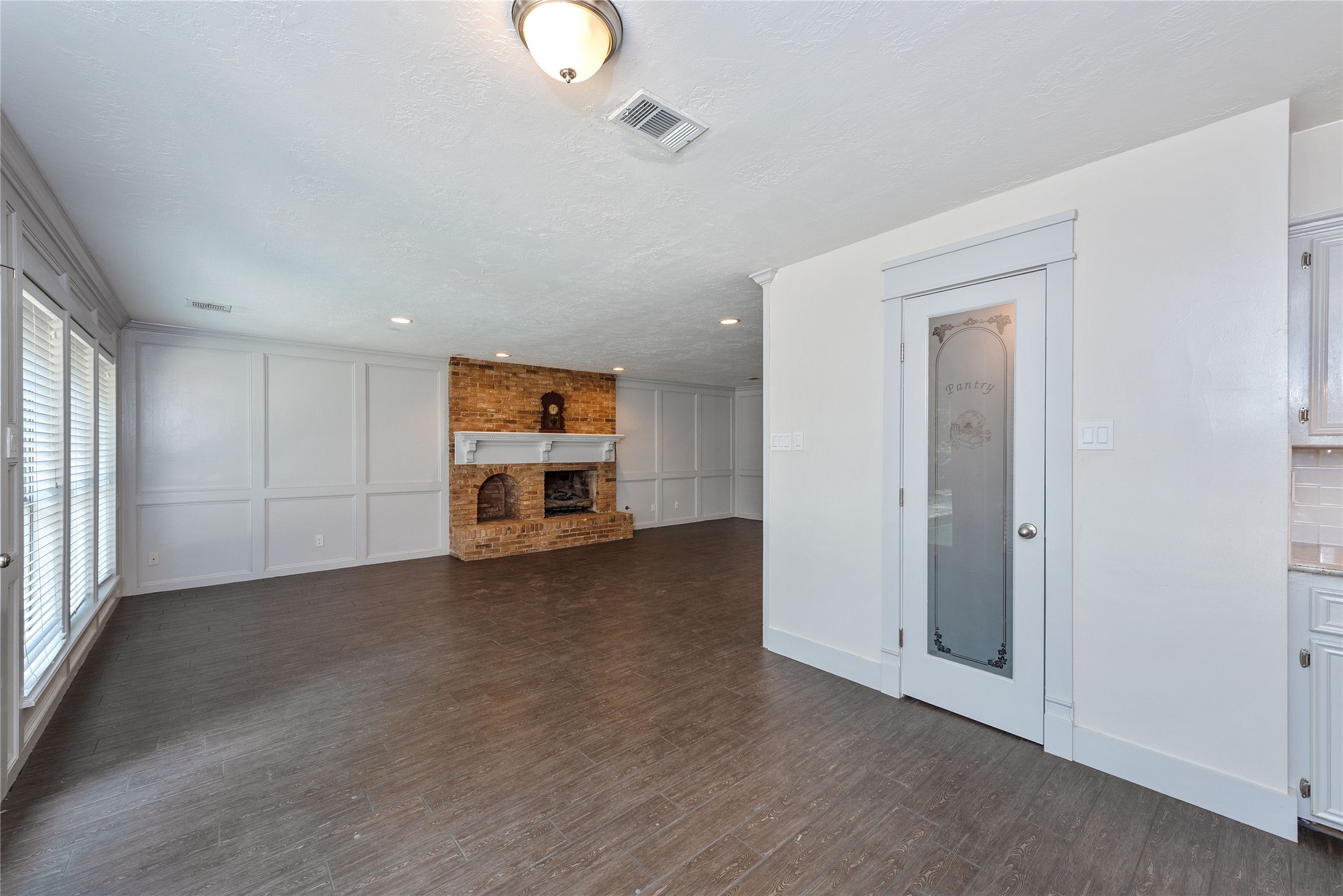 2824 S Logrun Circle Property Photo 6