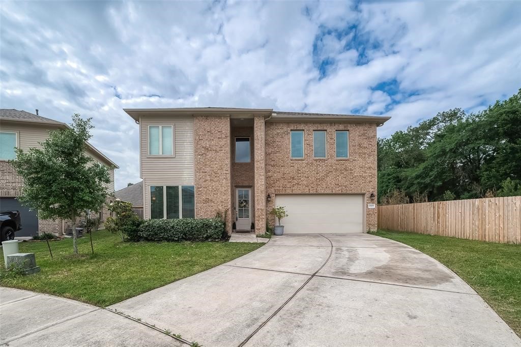 21029 Crinet Sq St Property Photo 2