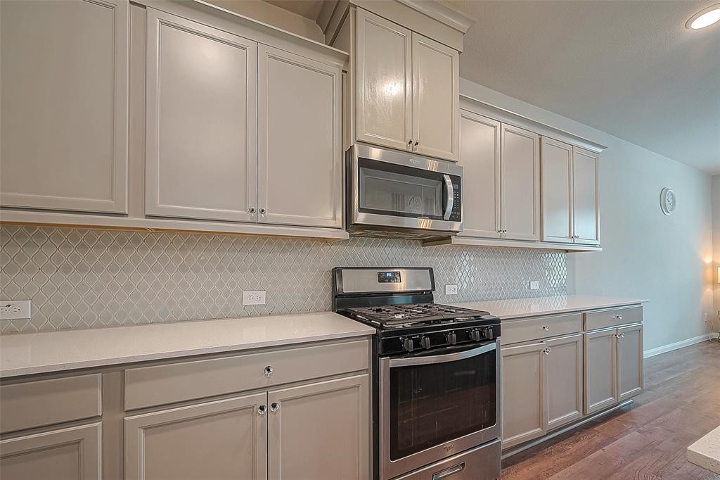 21029 Crinet Sq St Property Photo 12