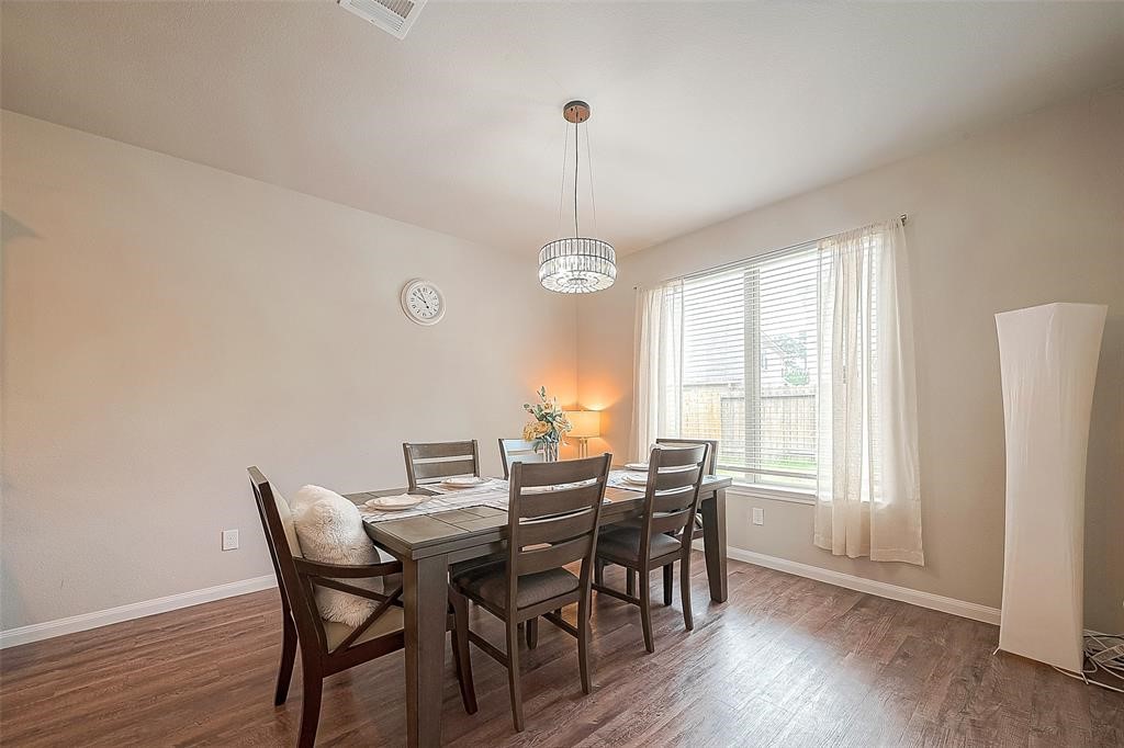 21029 Crinet Sq St Property Photo 16