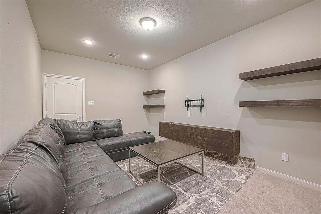 21029 Crinet Sq St Property Photo 22