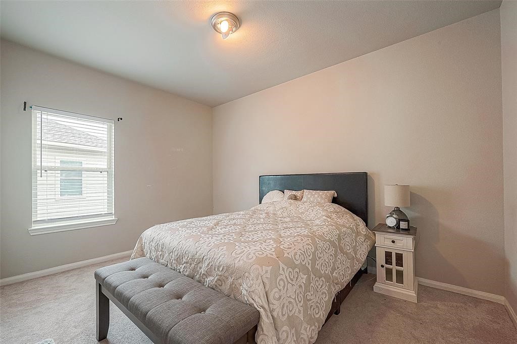 21029 Crinet Sq St Property Photo 28