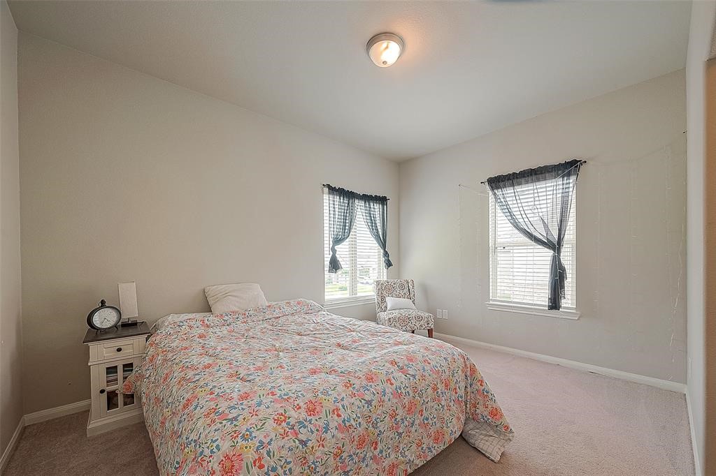 21029 Crinet Sq St Property Photo 33