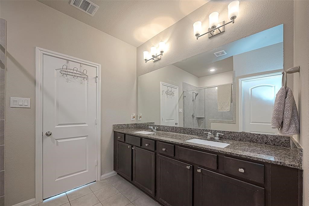 21029 Crinet Sq St Property Photo 37