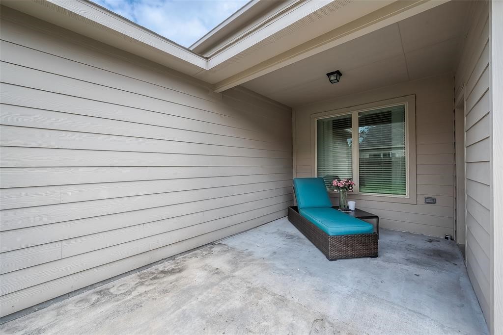 21029 Crinet Sq St Property Photo 43