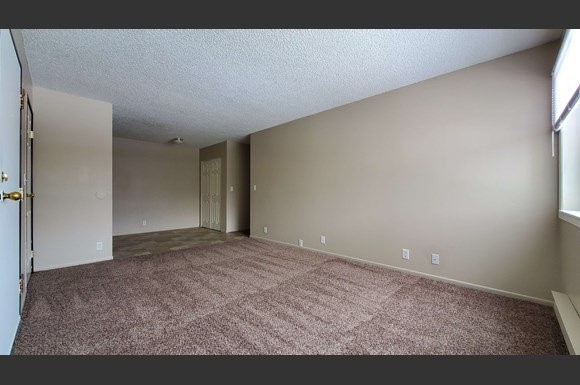 82 E Hayden Avenue Property Photo 4