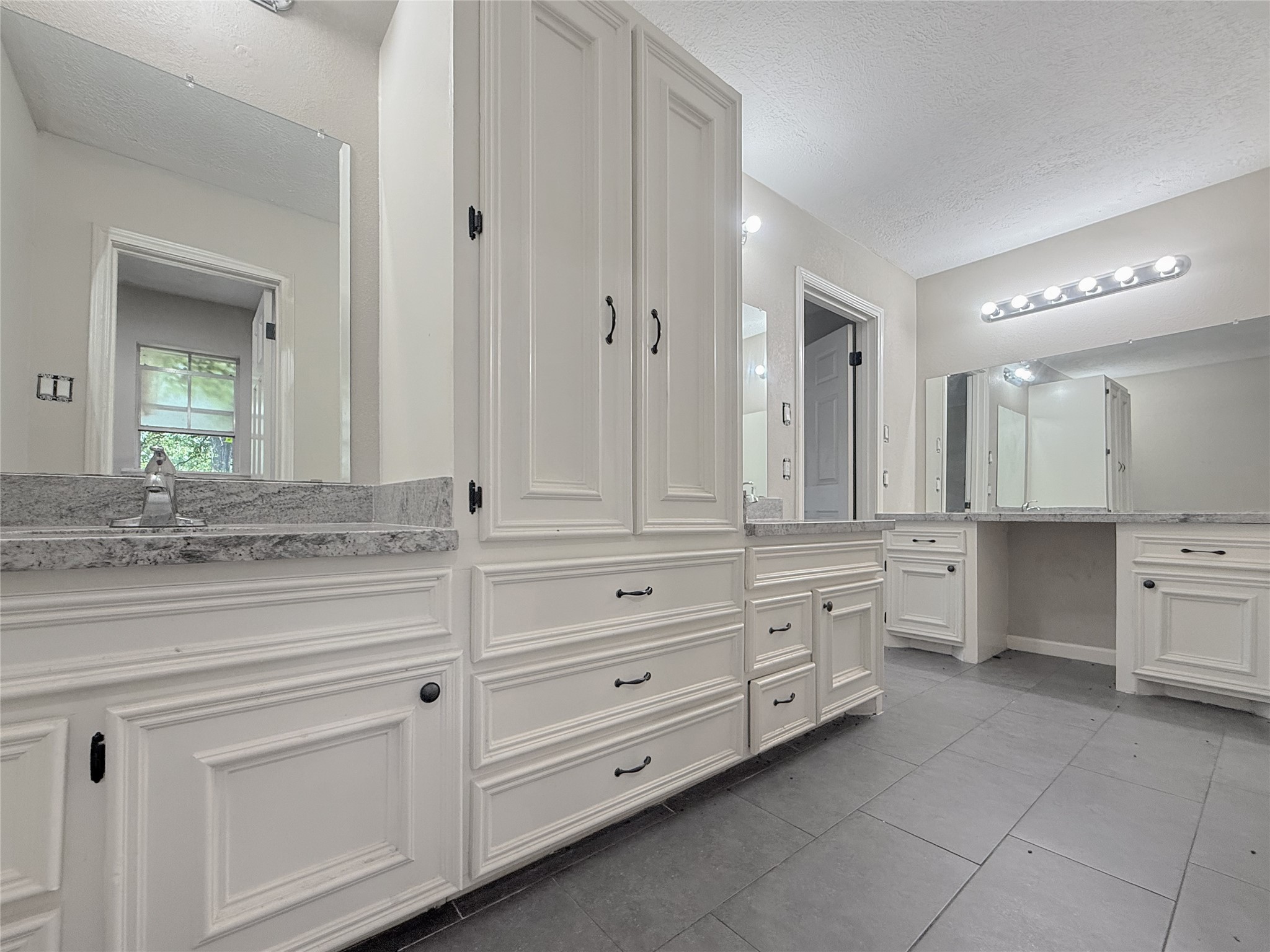 10902 Fawnview Drive Property Photo 17