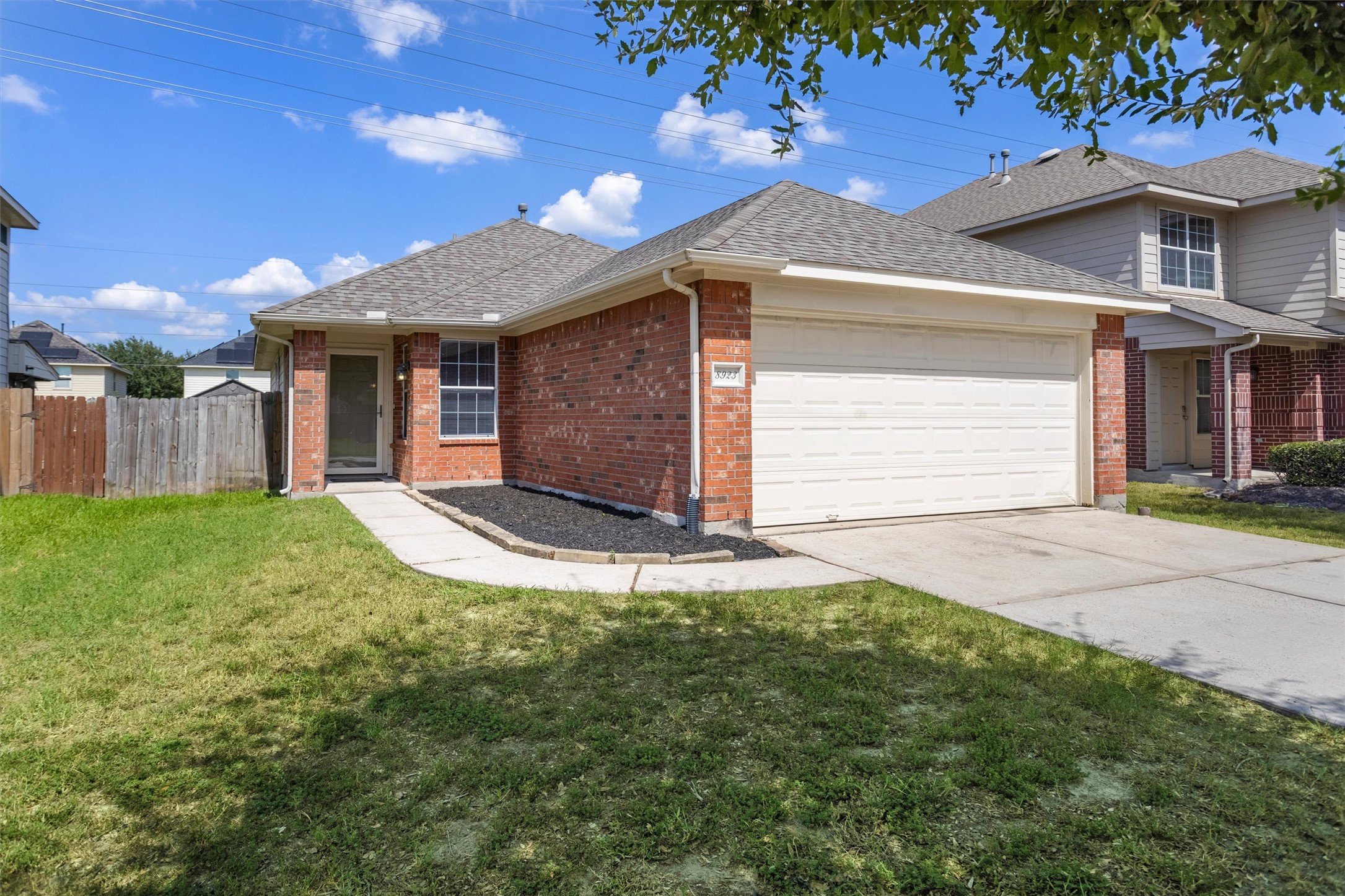 8923 Aurora Park Lane Property Photo 2