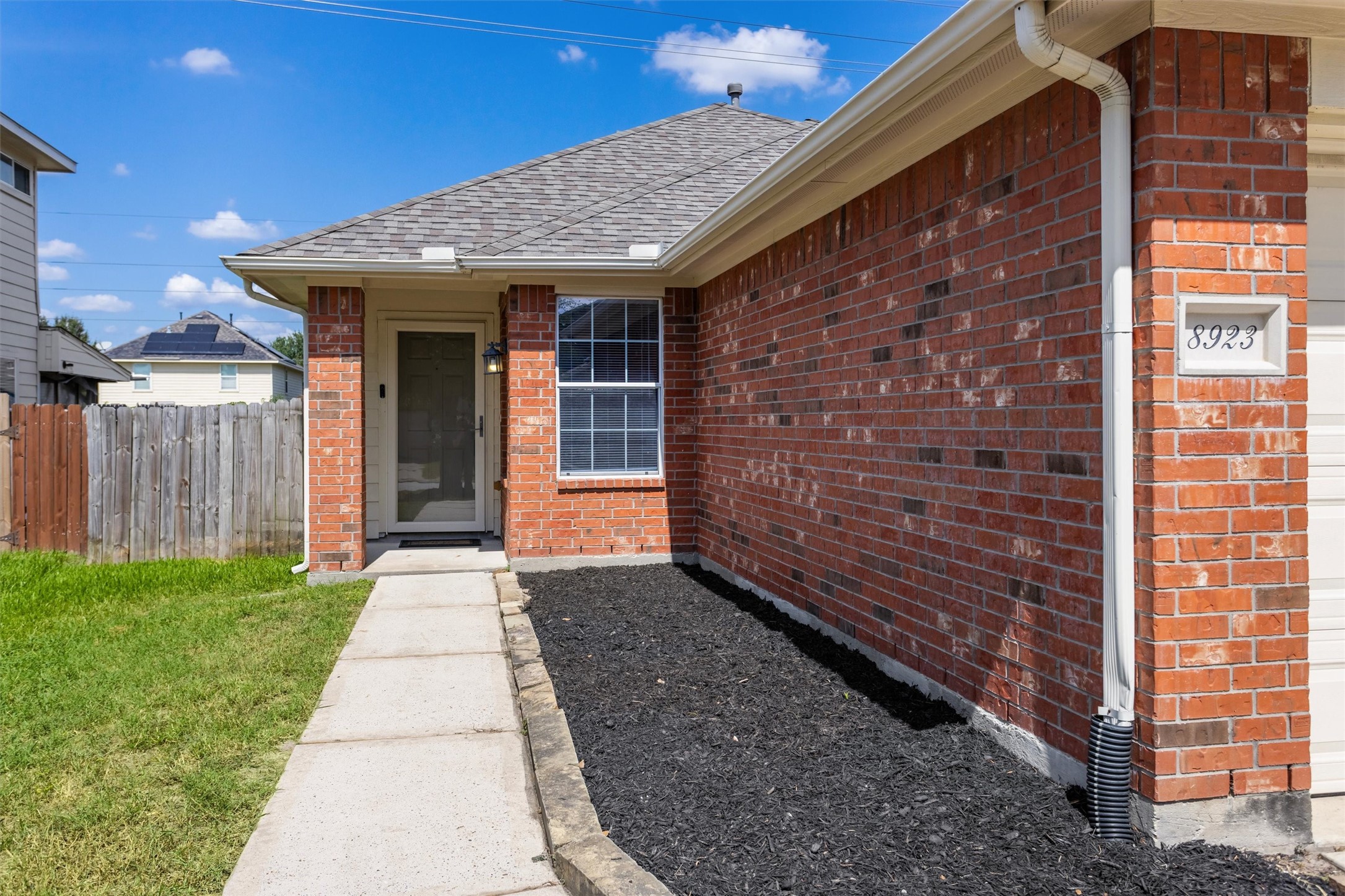 8923 Aurora Park Lane Property Photo 3