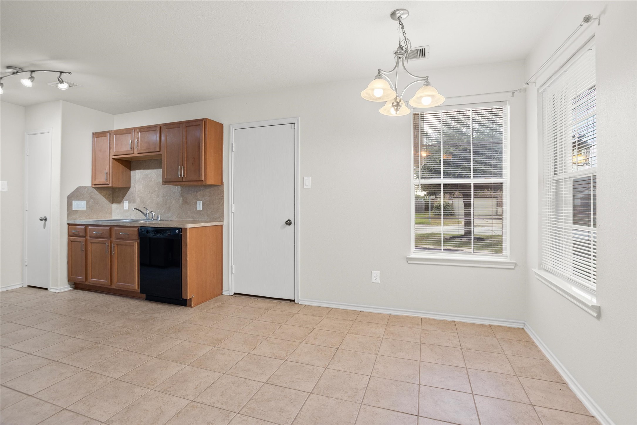 8923 Aurora Park Lane Property Photo 6