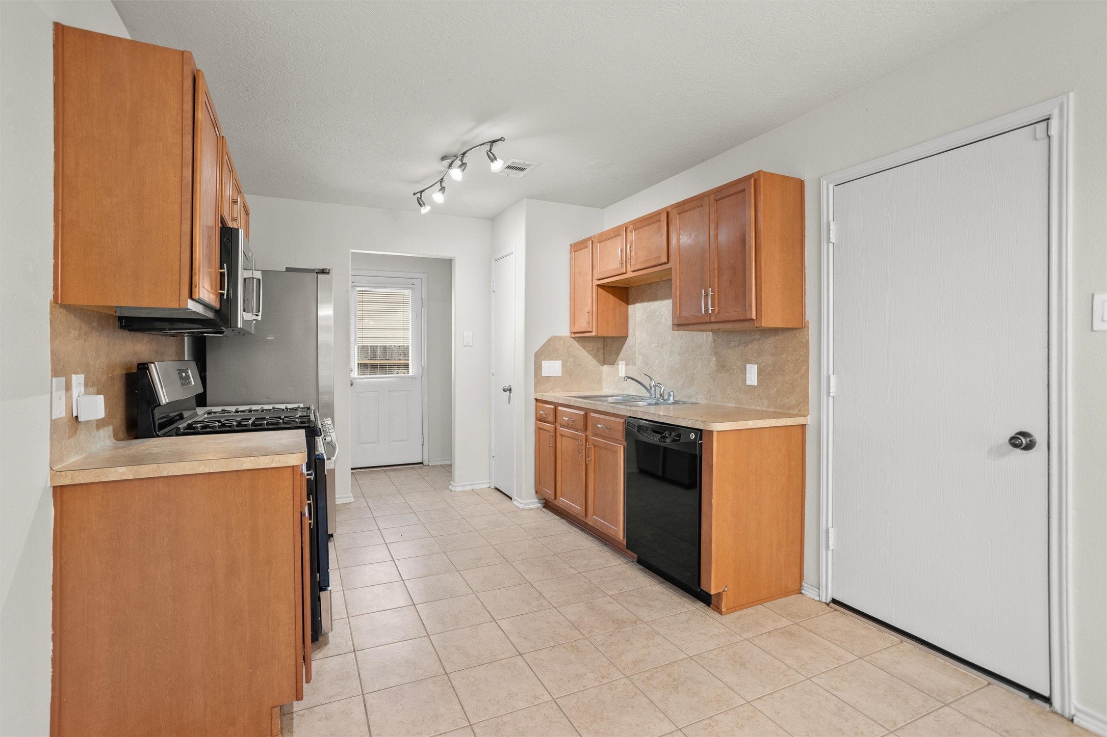 8923 Aurora Park Lane Property Photo 8