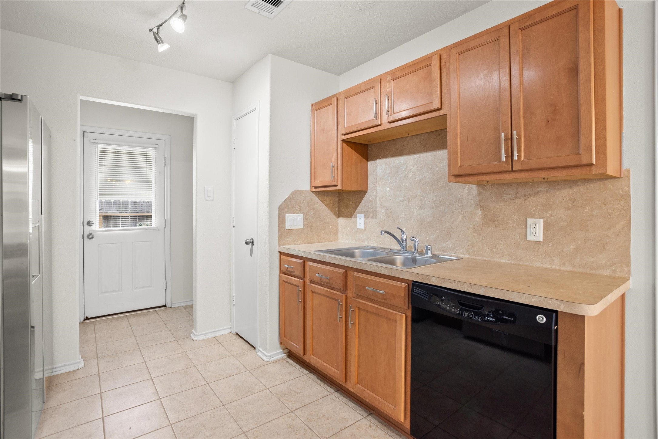 8923 Aurora Park Lane Property Photo 10