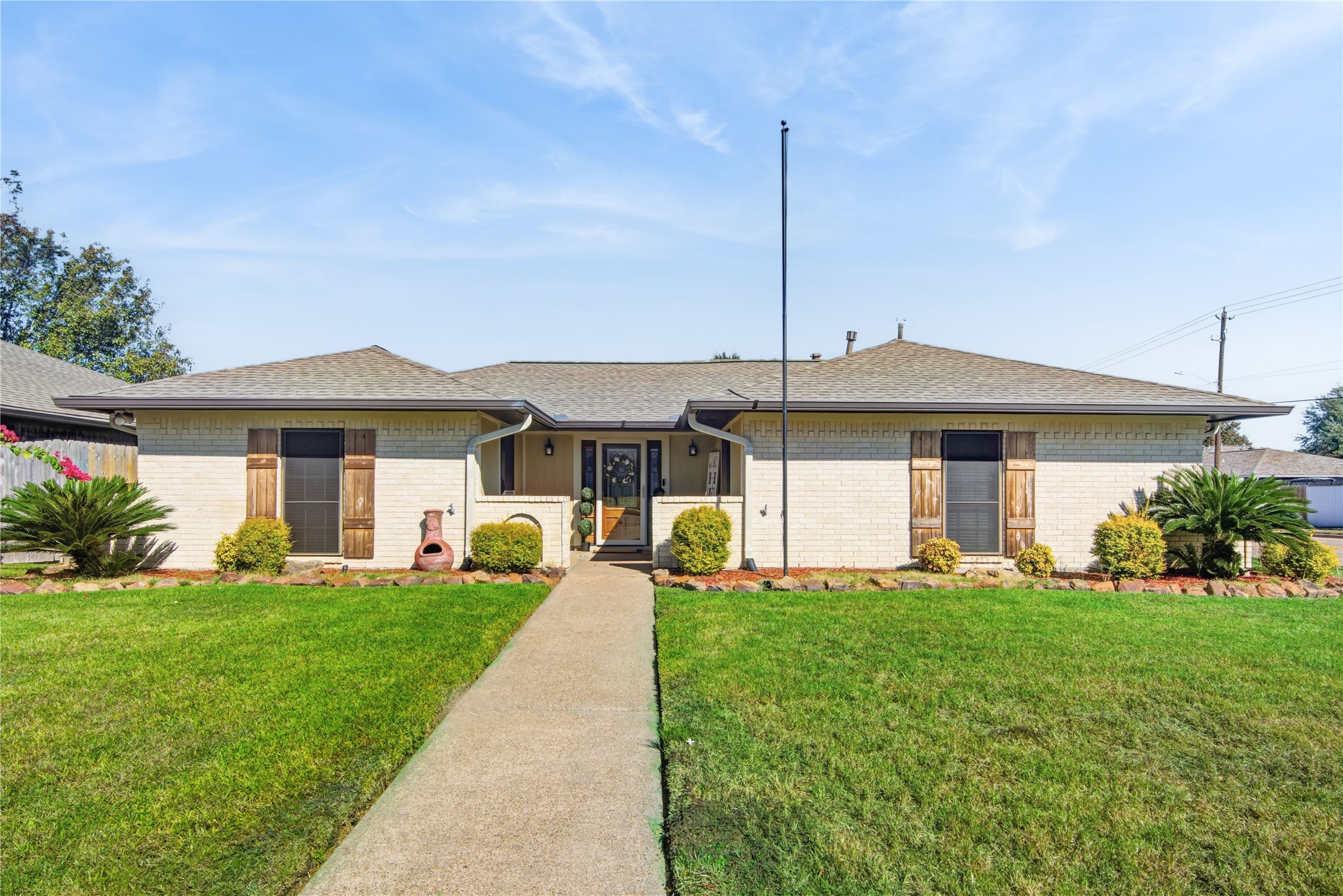 1021 E San Augustine Street Property Photo 1