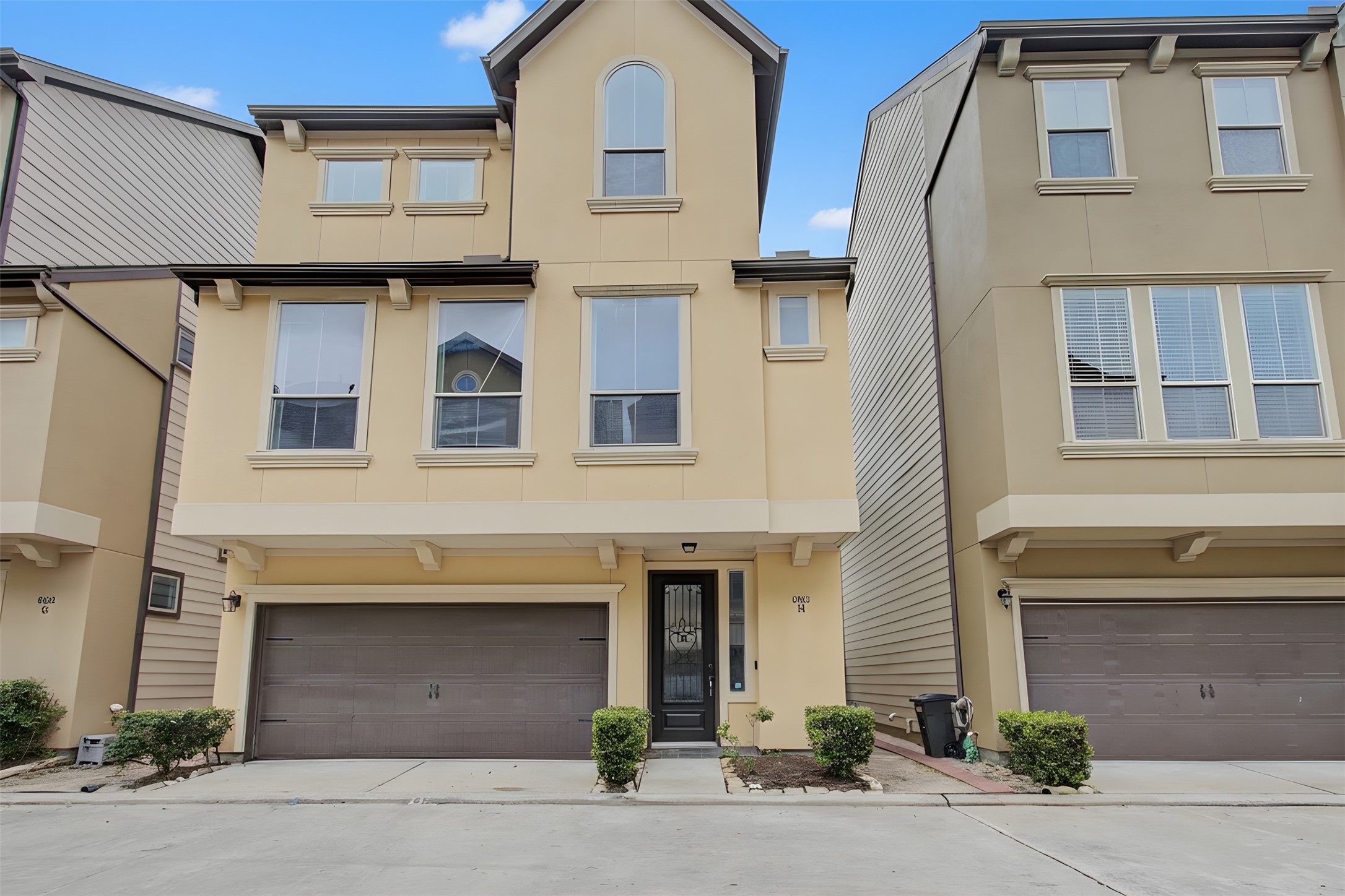 6363 Fairdale Lane H Property Photo 7