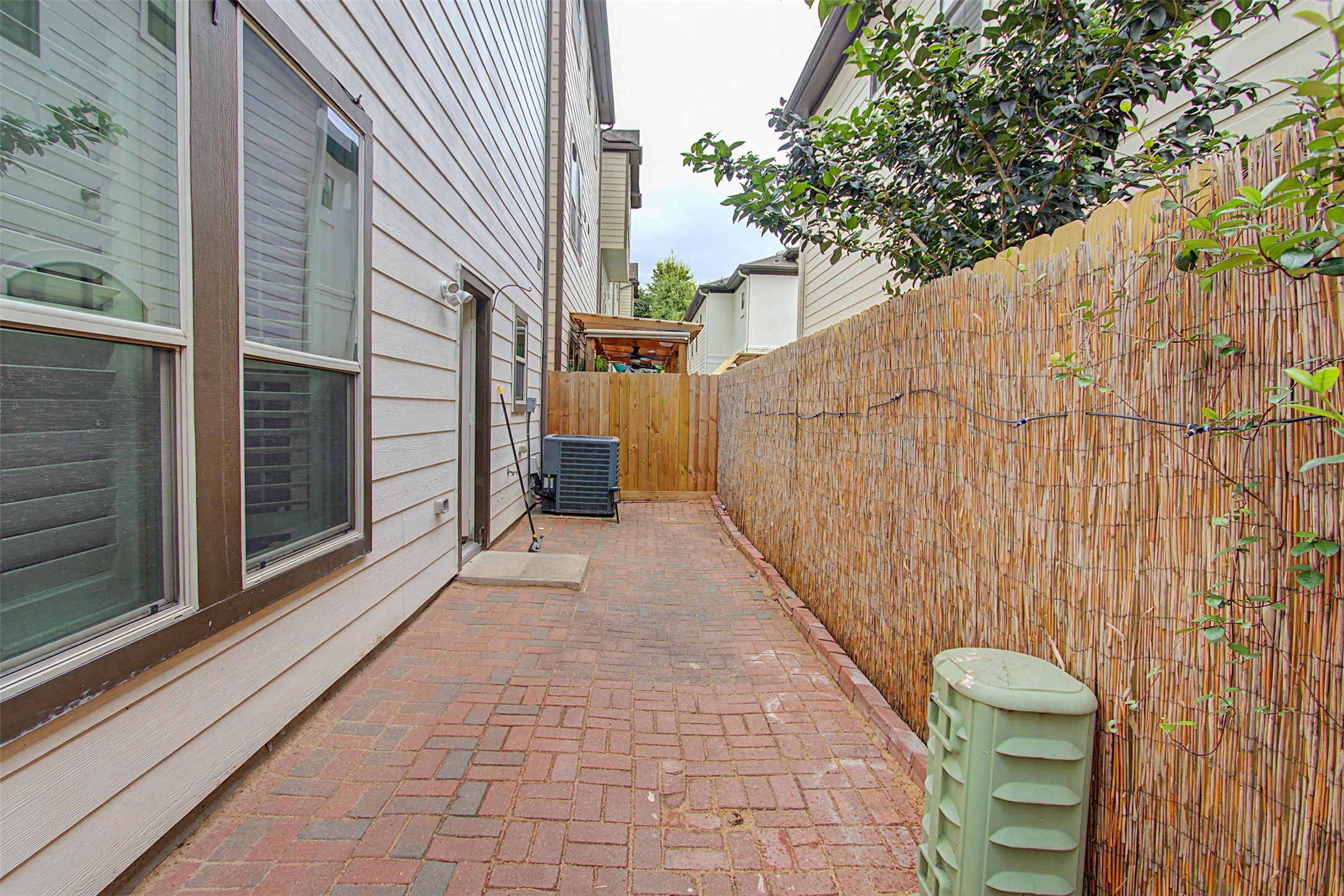 6363 Fairdale Lane H Property Photo 11