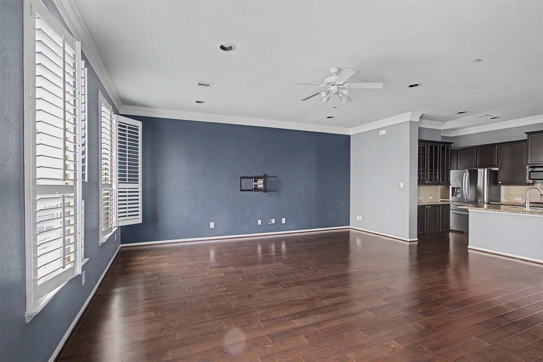 6363 Fairdale Lane H Property Photo 13