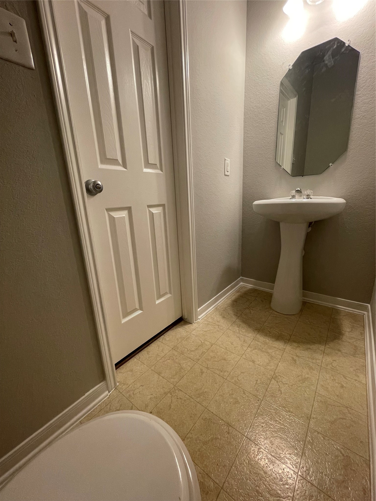 1502 Claremont Garden Circle Property Photo 6