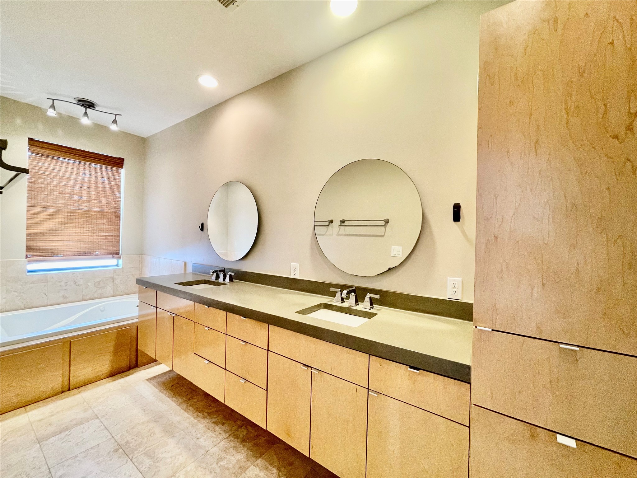 954 Patterson Street Property Photo 16