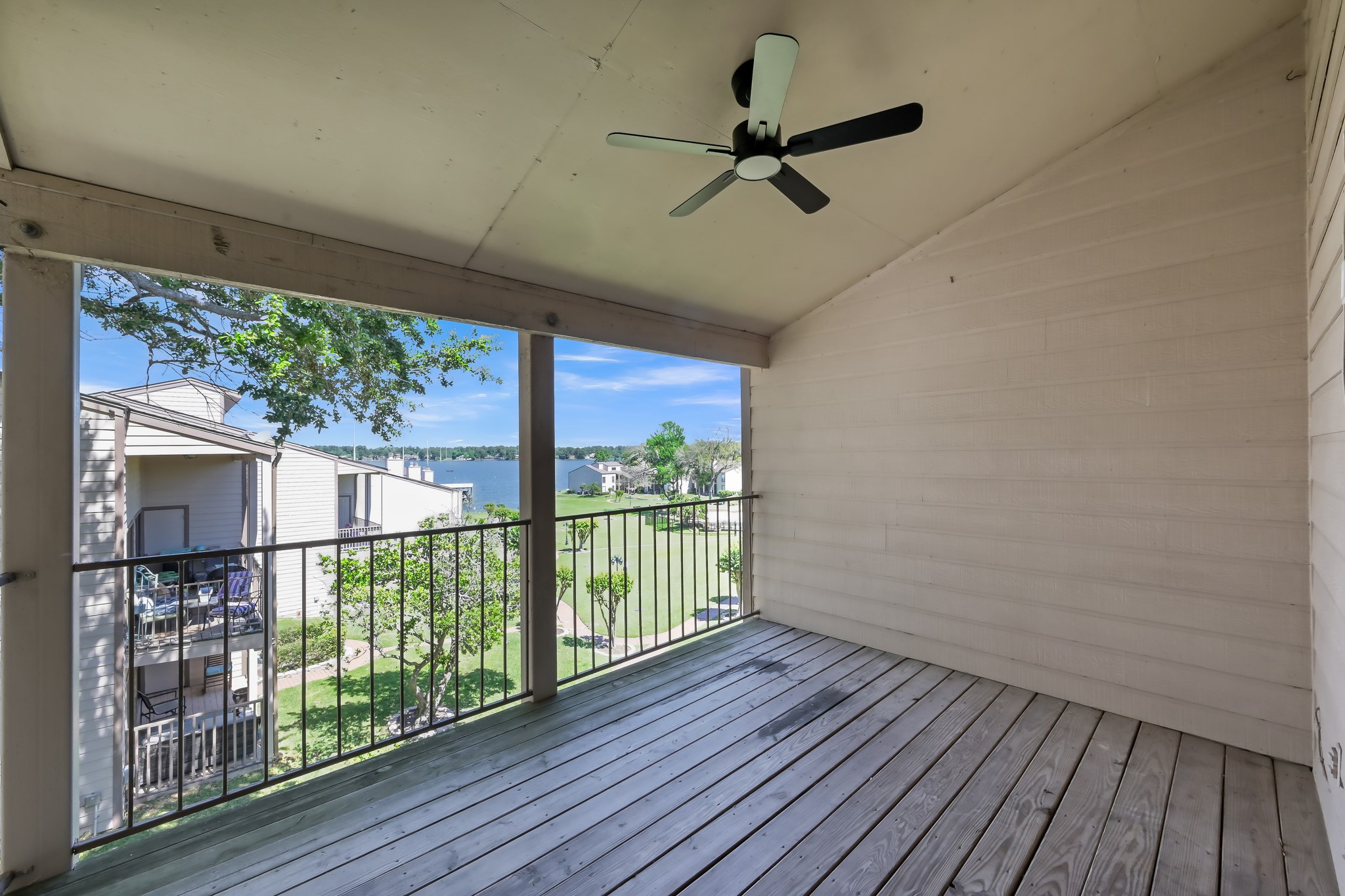 301 Lakeview Terrace D Property Photo 9