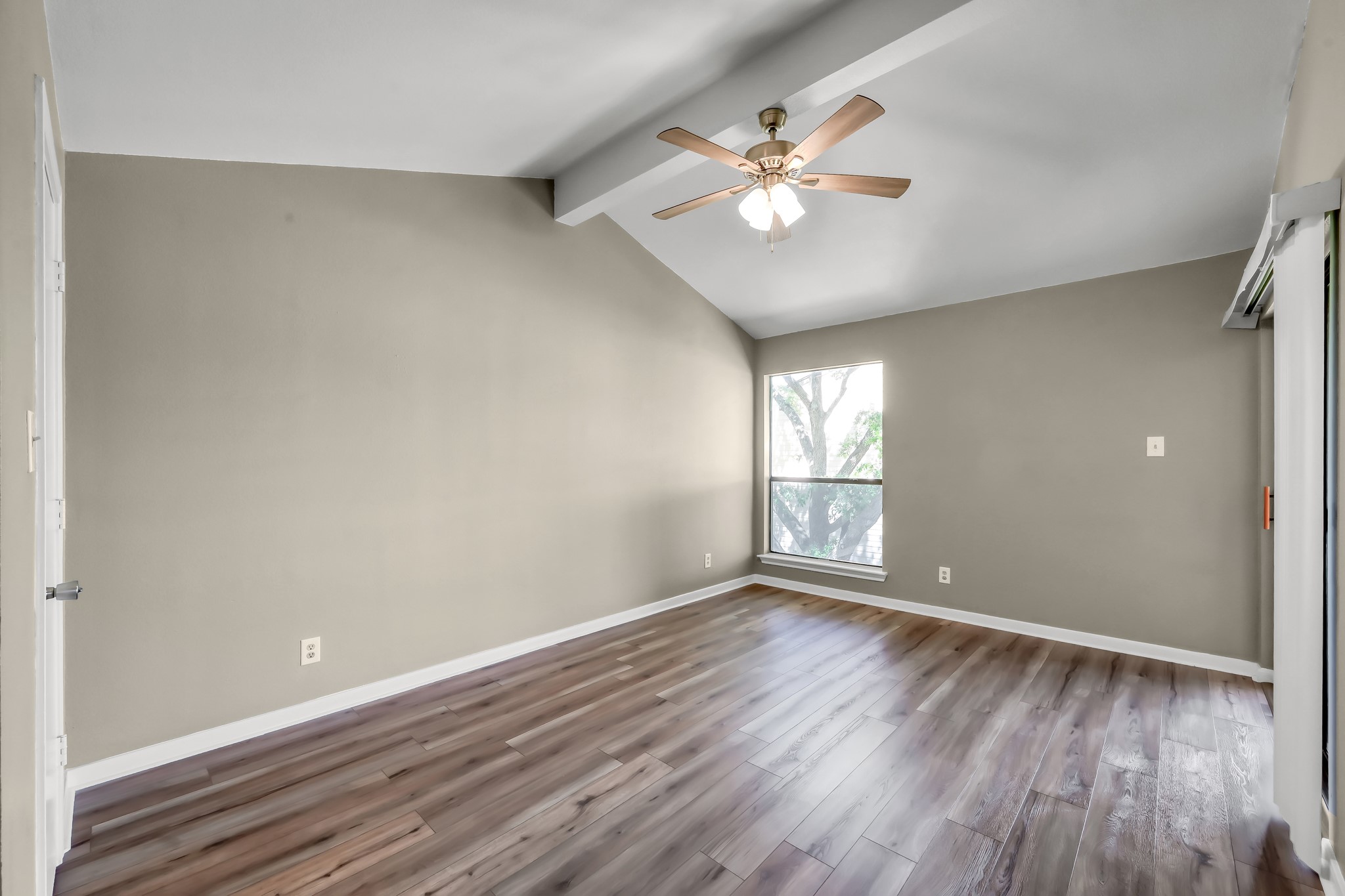 301 Lakeview Terrace D Property Photo 14