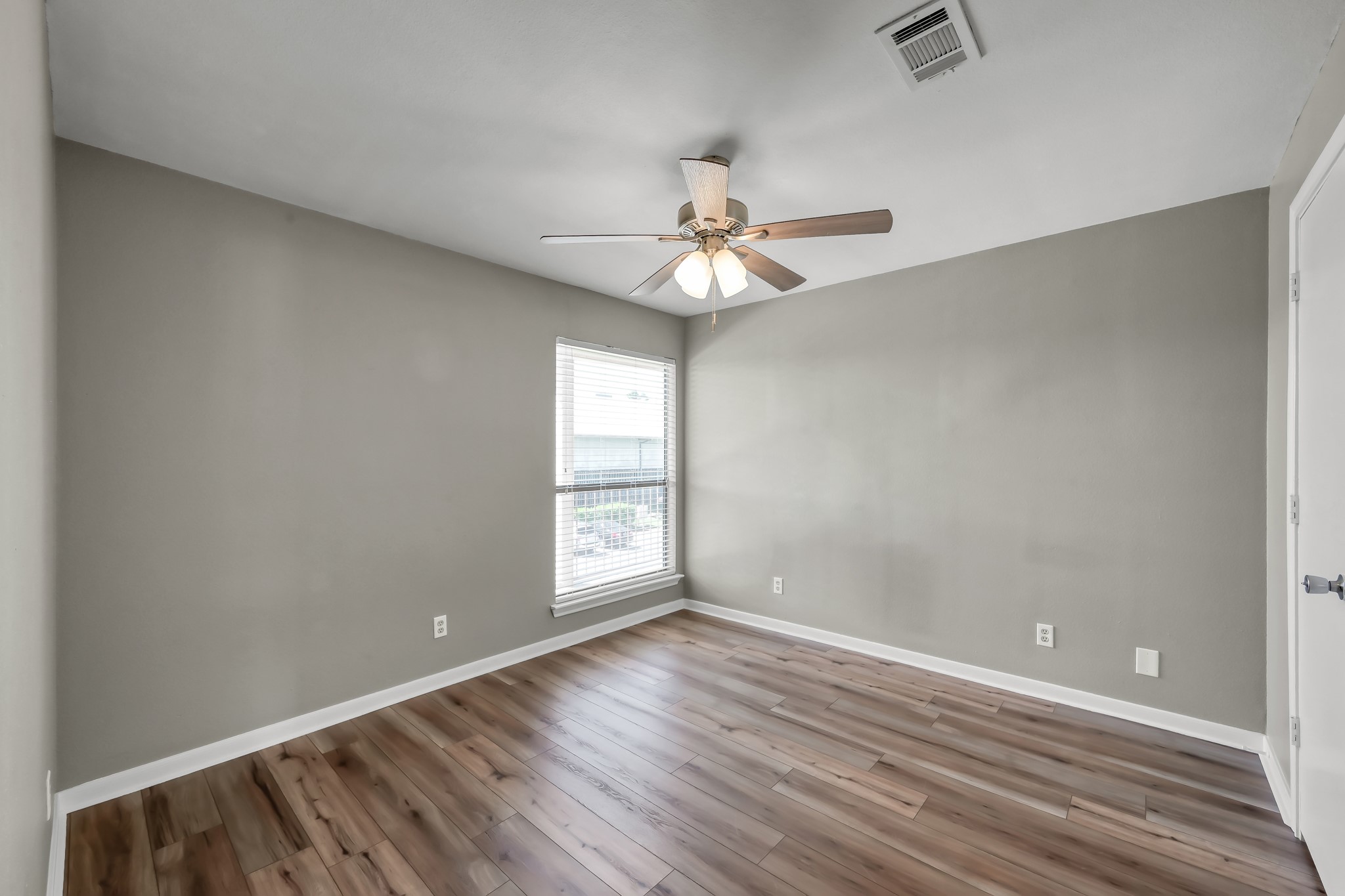 301 Lakeview Terrace D Property Photo 17