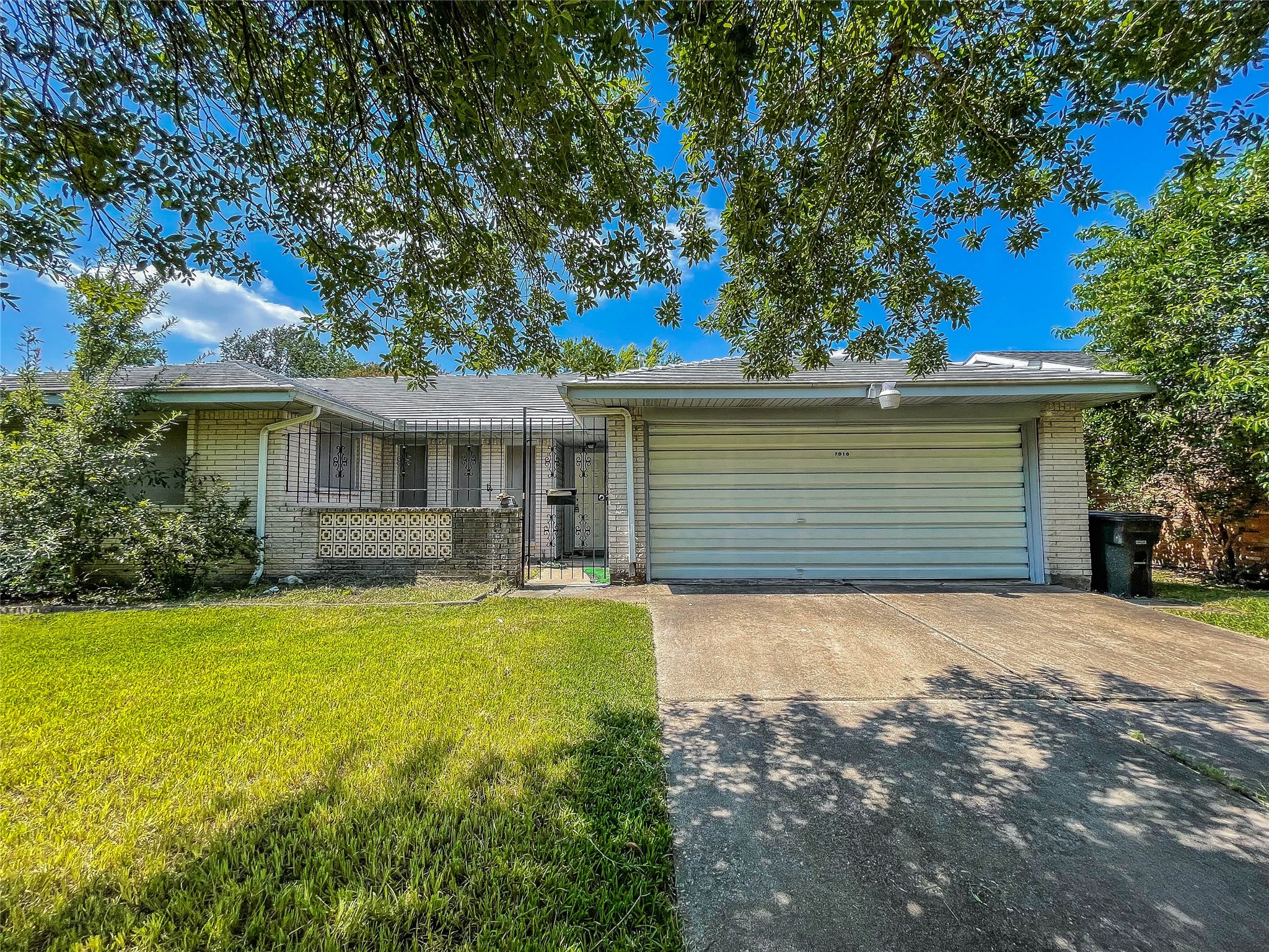 7010 Captain Drive Property Photo 1