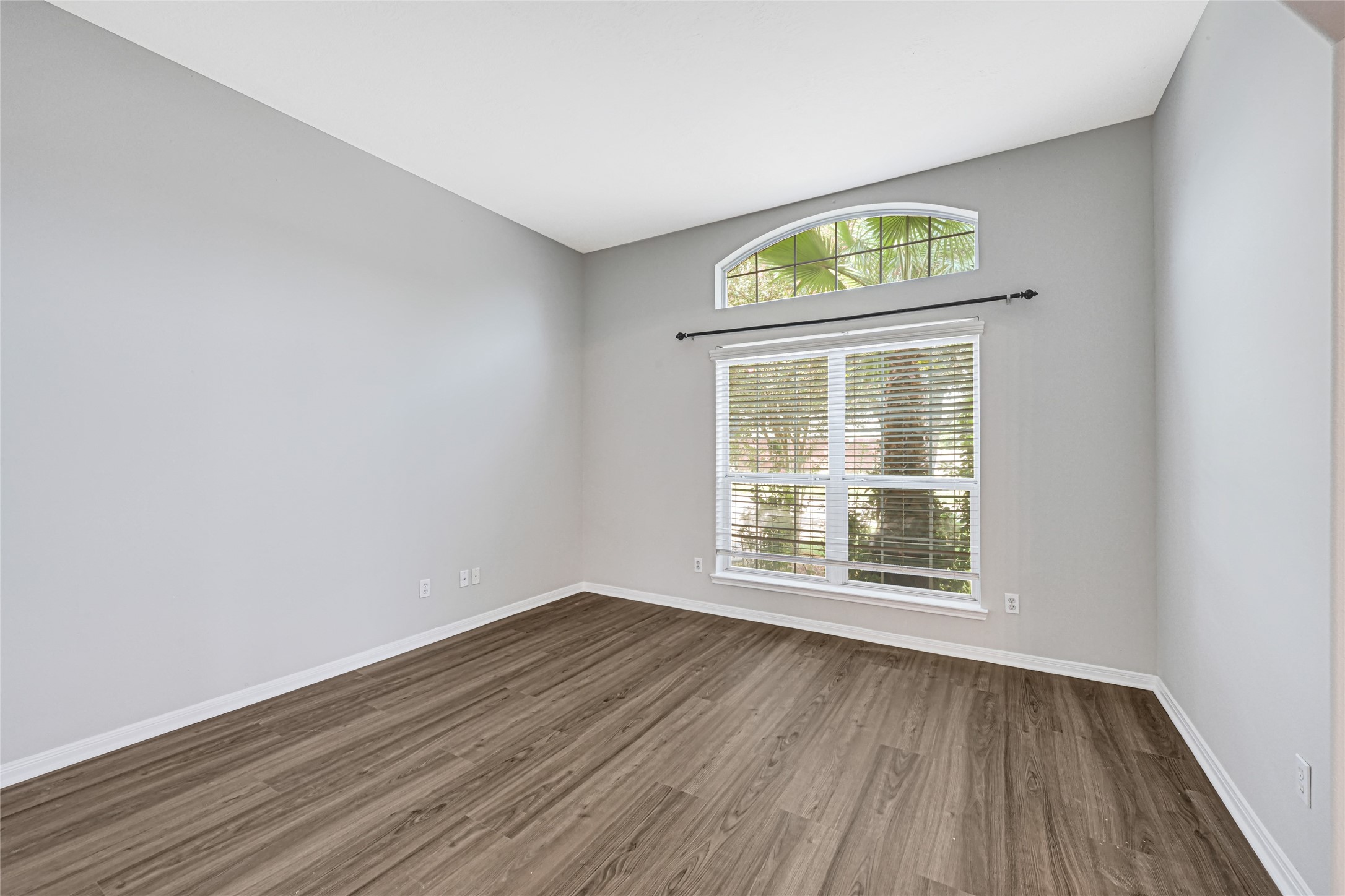 2311 Falcon Knoll Ln Property Photo 5