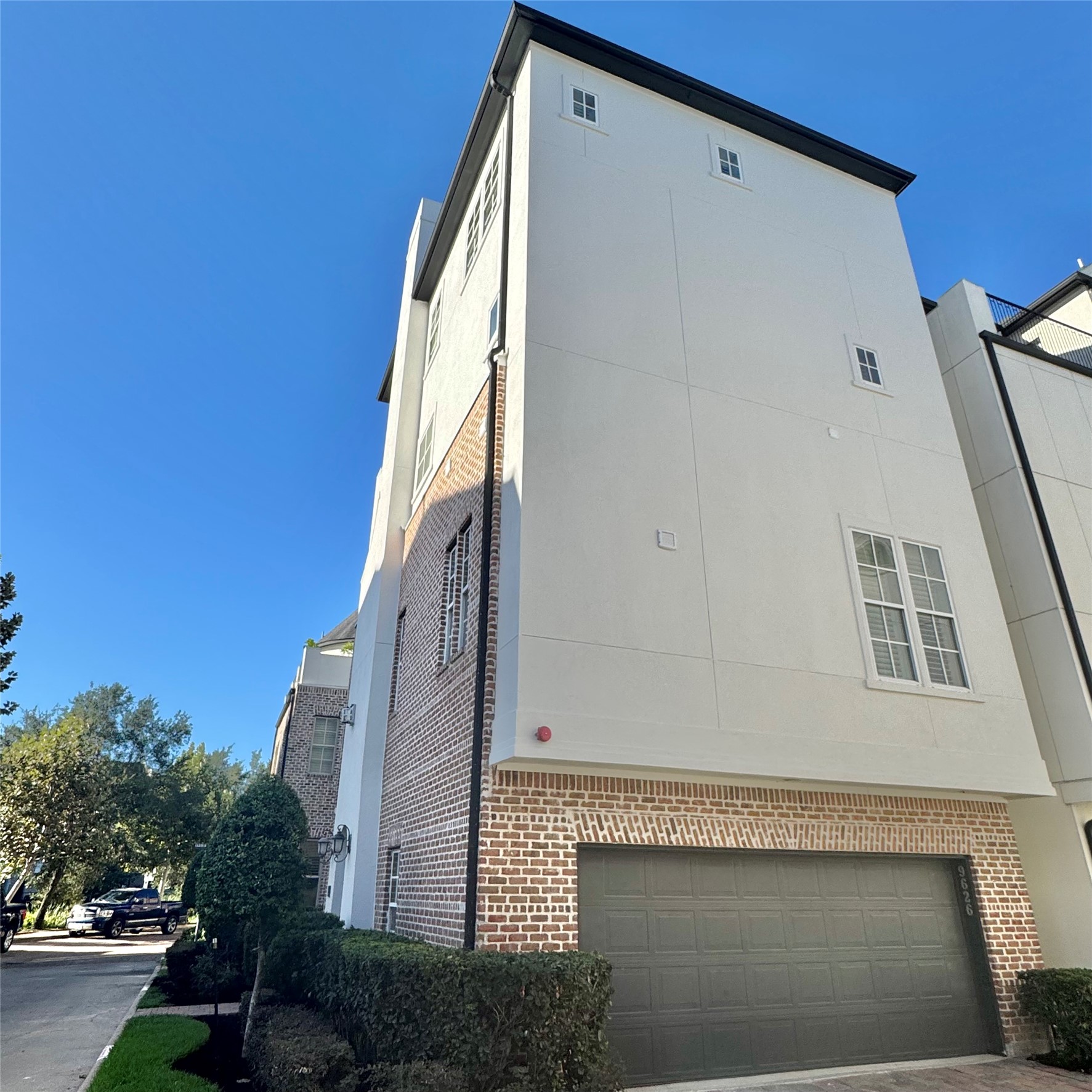 9626 Fannin Station W Property Photo 4