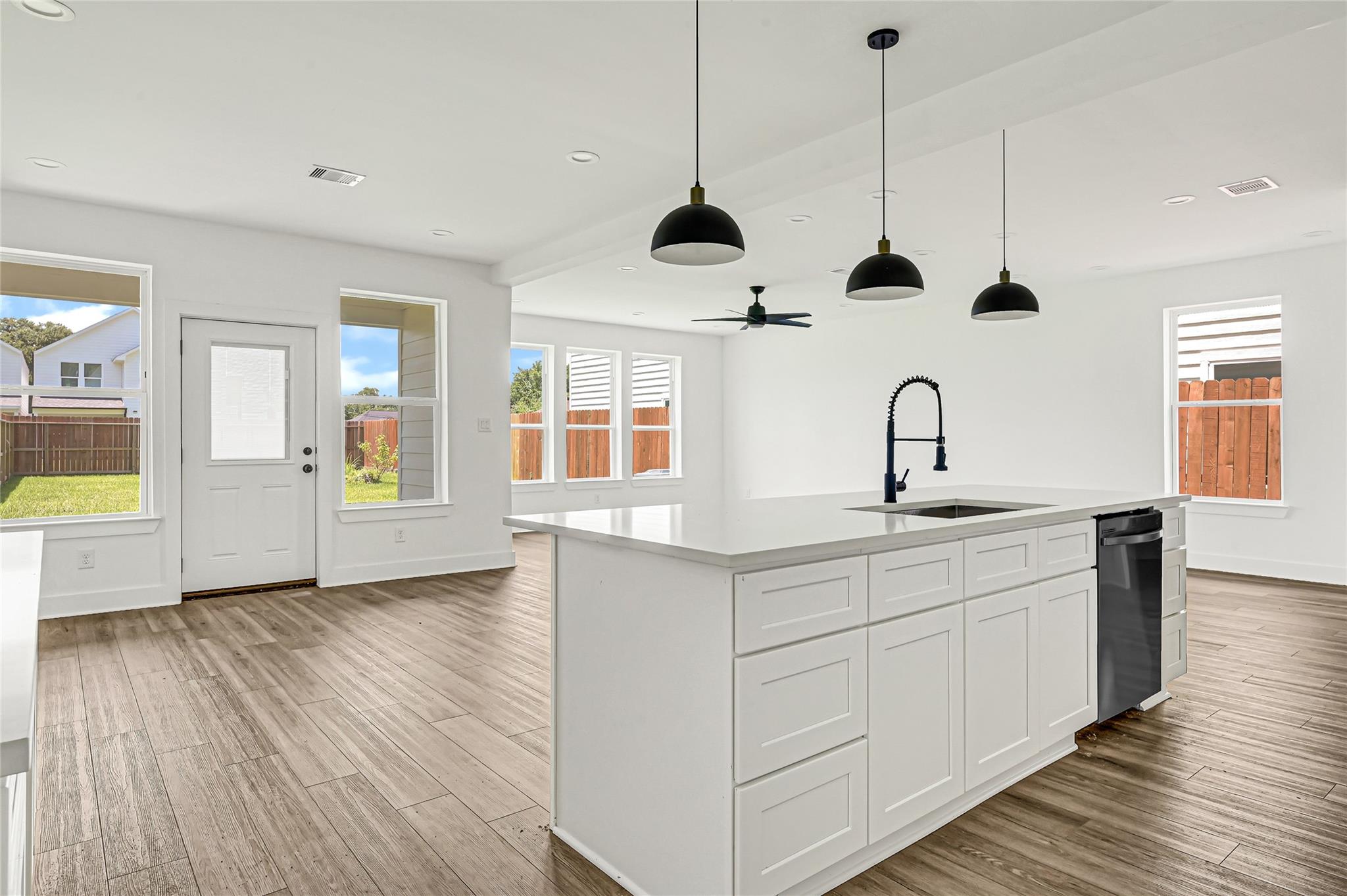 7413 Charlie Street, Houston Tx 77088 Property Photo 12