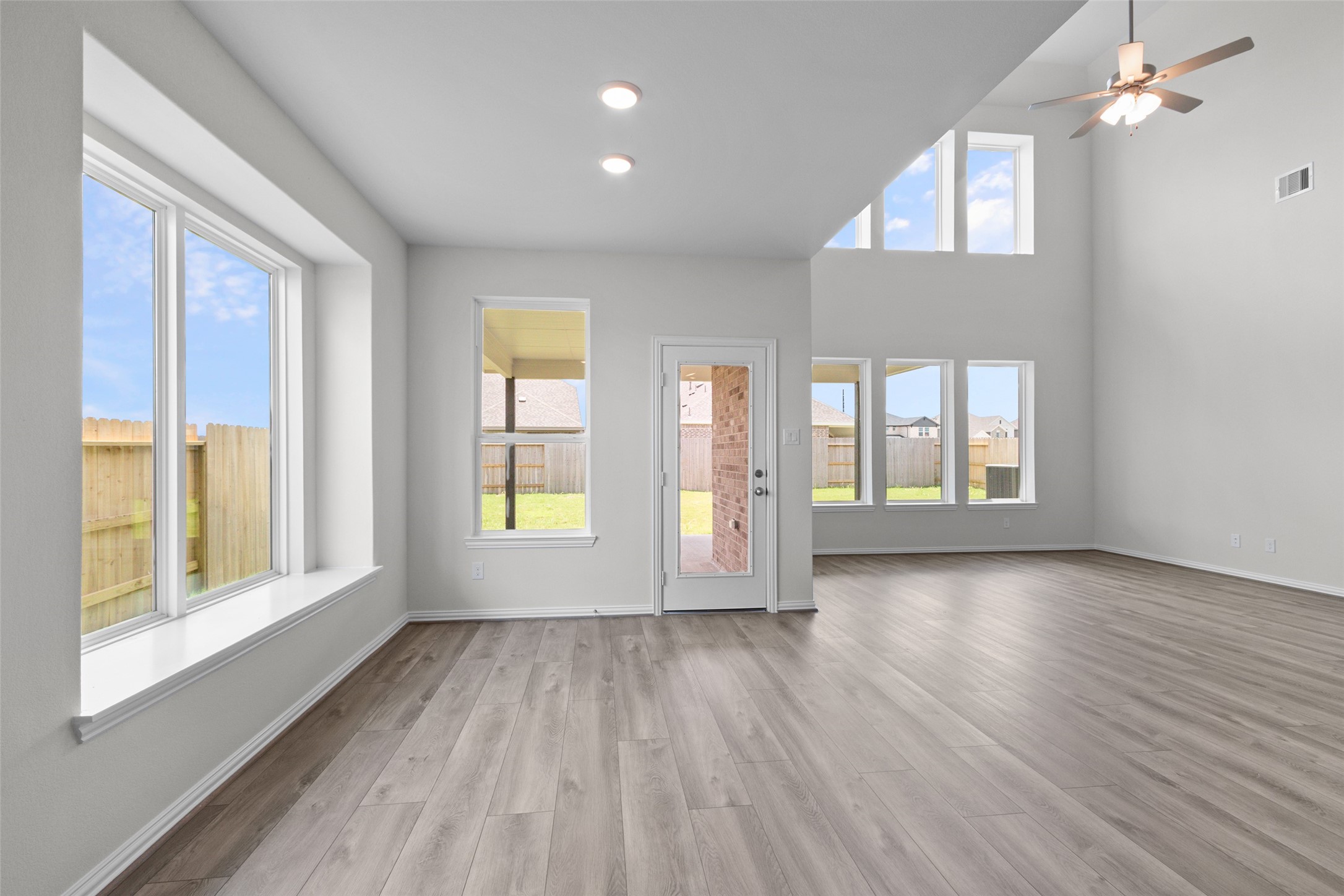 2806 Caspian Creek Lane Property Photo 10
