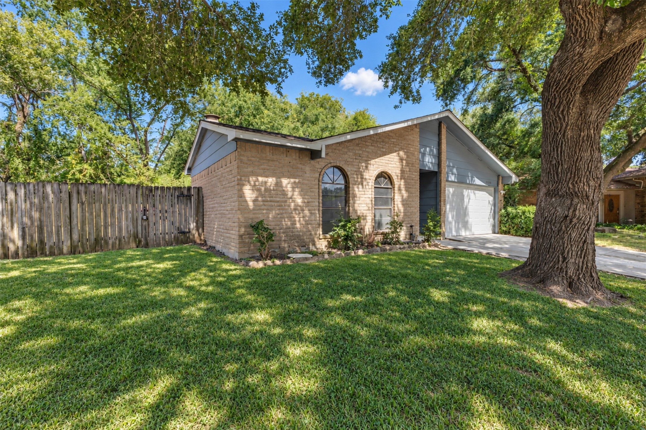 22926 Millgate Drive Property Photo 3