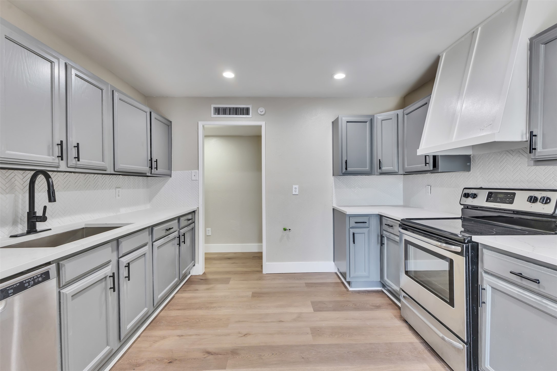 22926 Millgate Drive Property Photo 11
