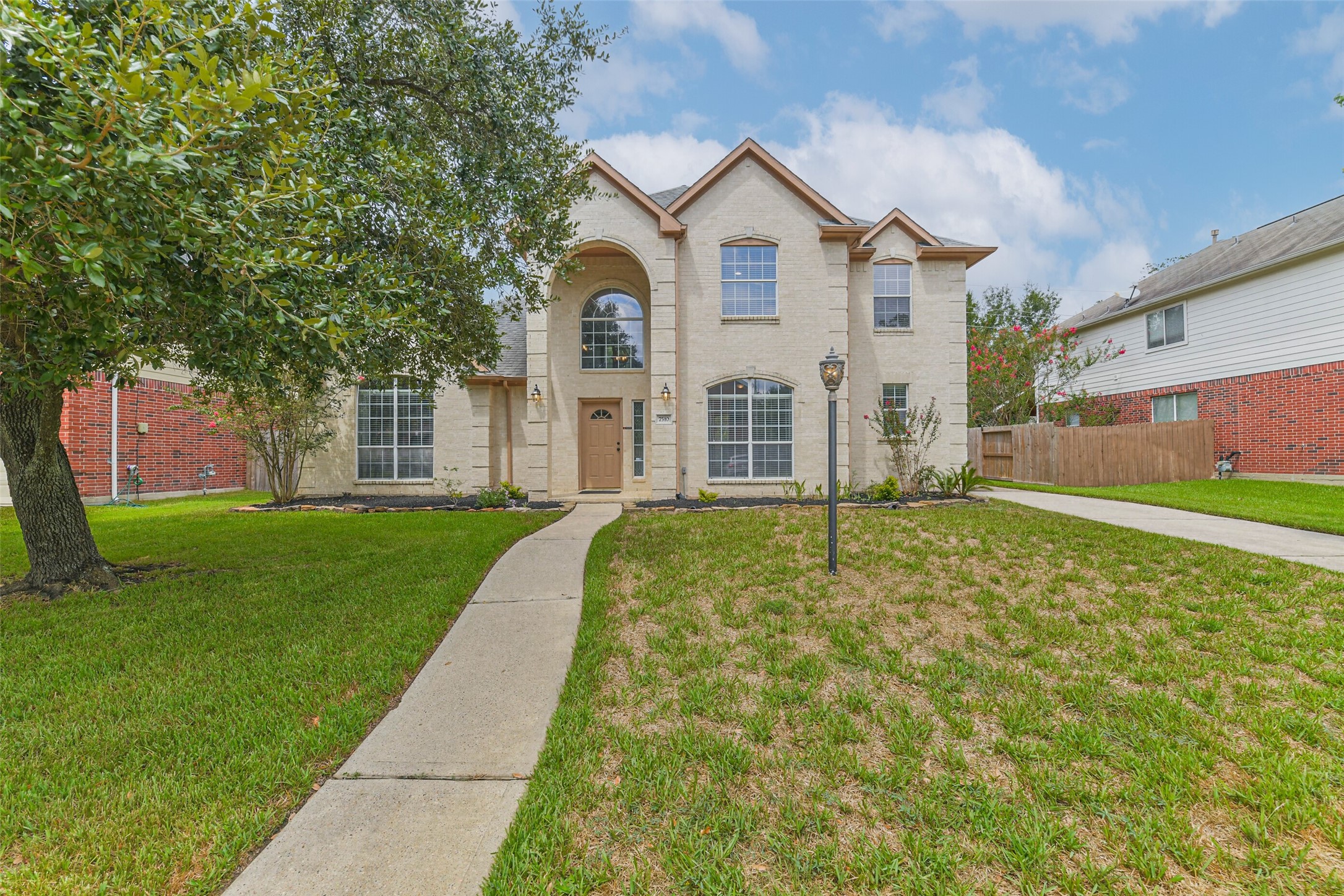 7510 Stonesfield Place Property Photo 2