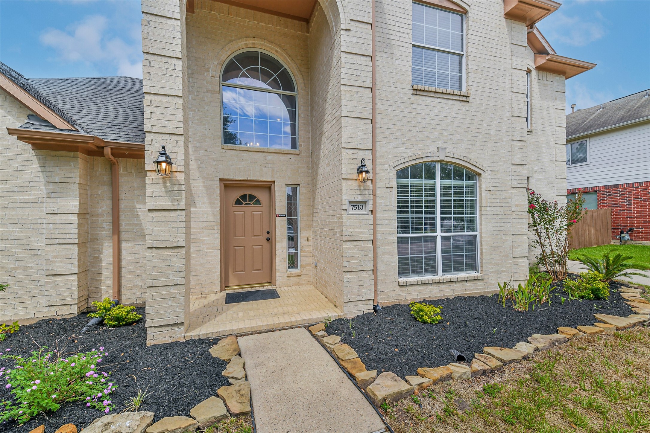 7510 Stonesfield Place Property Photo 3